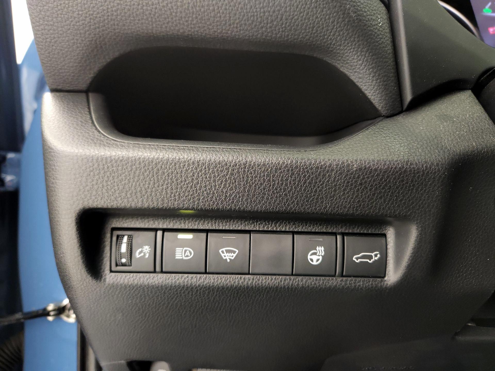 Thumbnail: 2022 Toyota RAV4 - 13