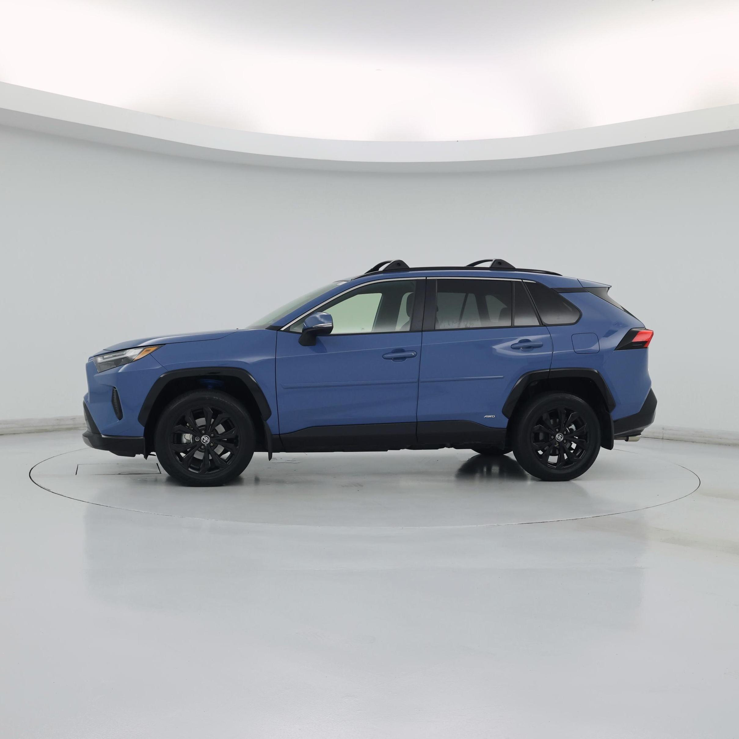 Thumbnail: 2022 Toyota RAV4 - 3