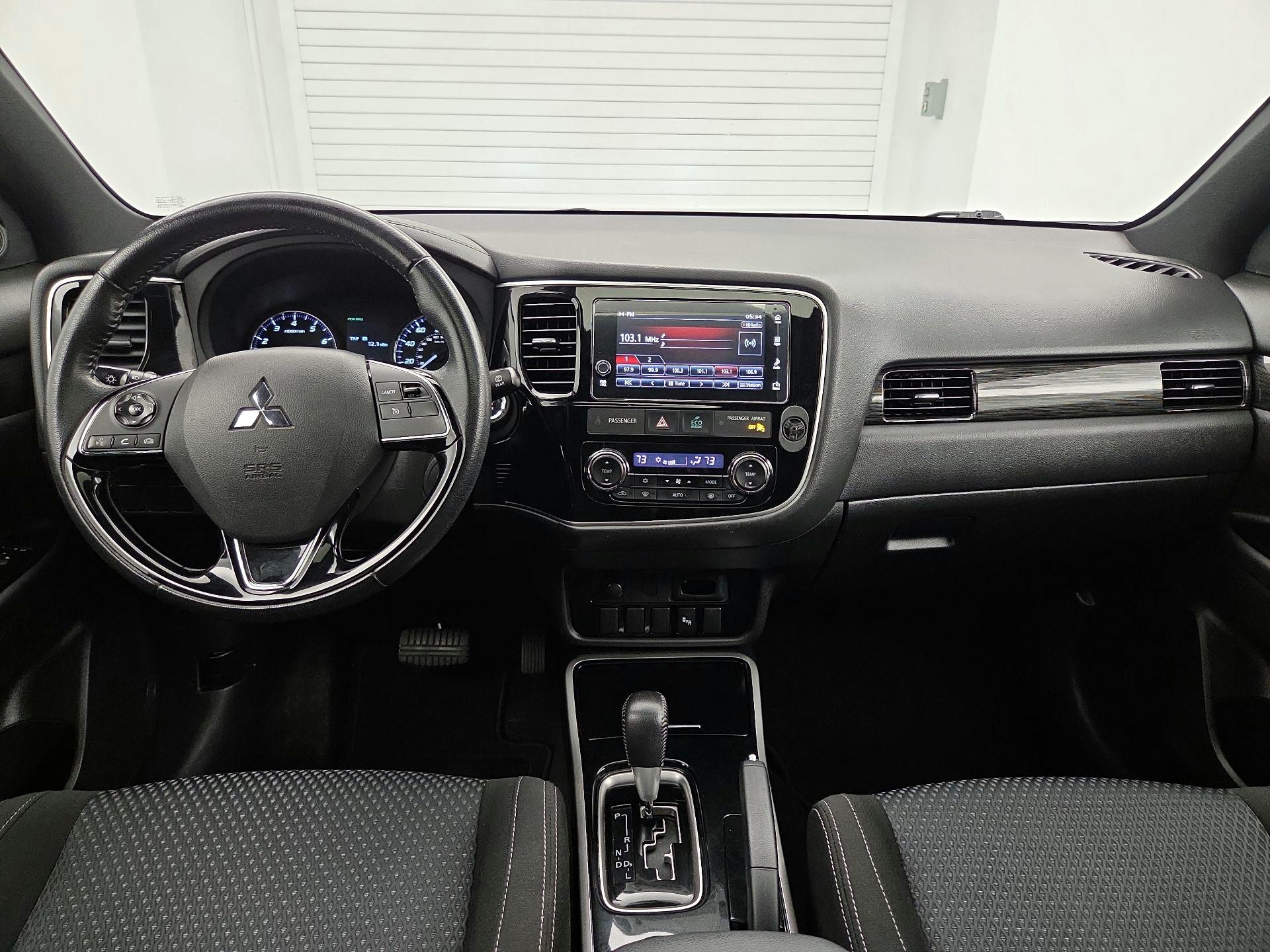 Thumbnail: 2018 Mitsubishi Outlander - 9