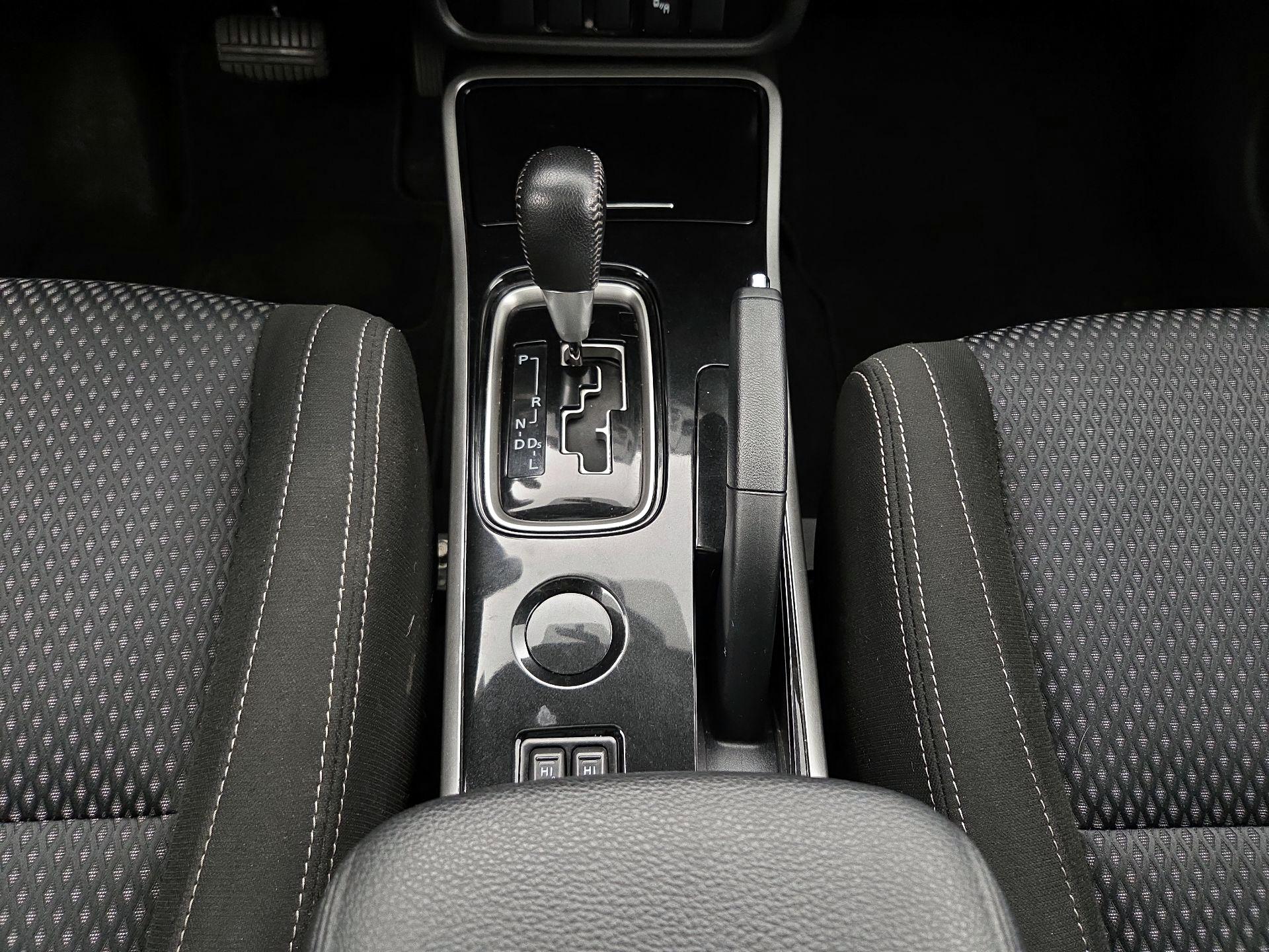 Thumbnail: 2018 Mitsubishi Outlander - 17
