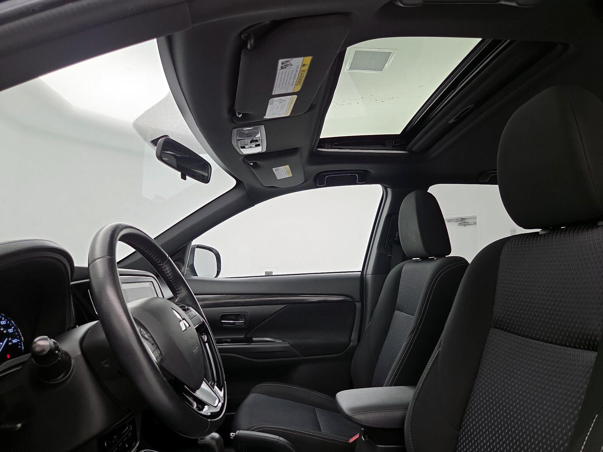 Thumbnail: 2018 Mitsubishi Outlander - 19