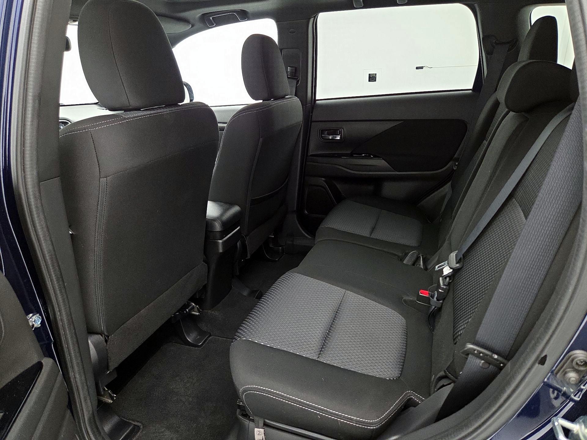Thumbnail: 2018 Mitsubishi Outlander - 20