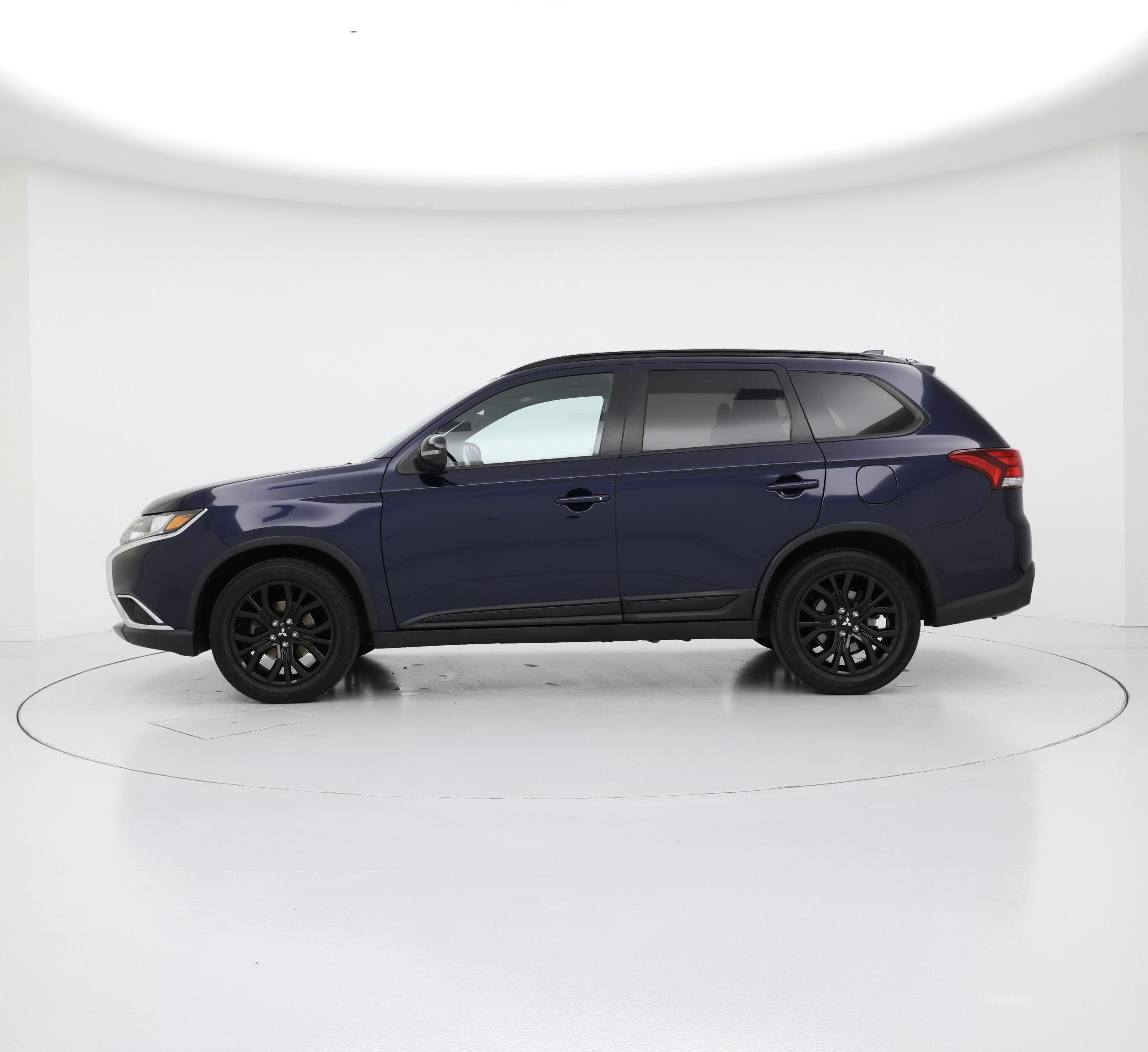 Thumbnail: 2018 Mitsubishi Outlander - 3