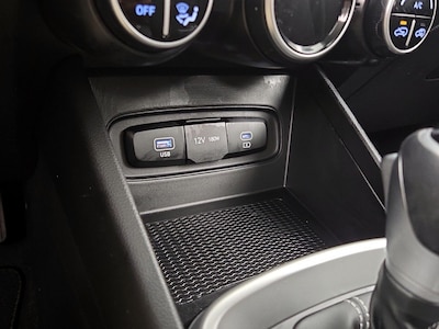 USB/AUX Ports