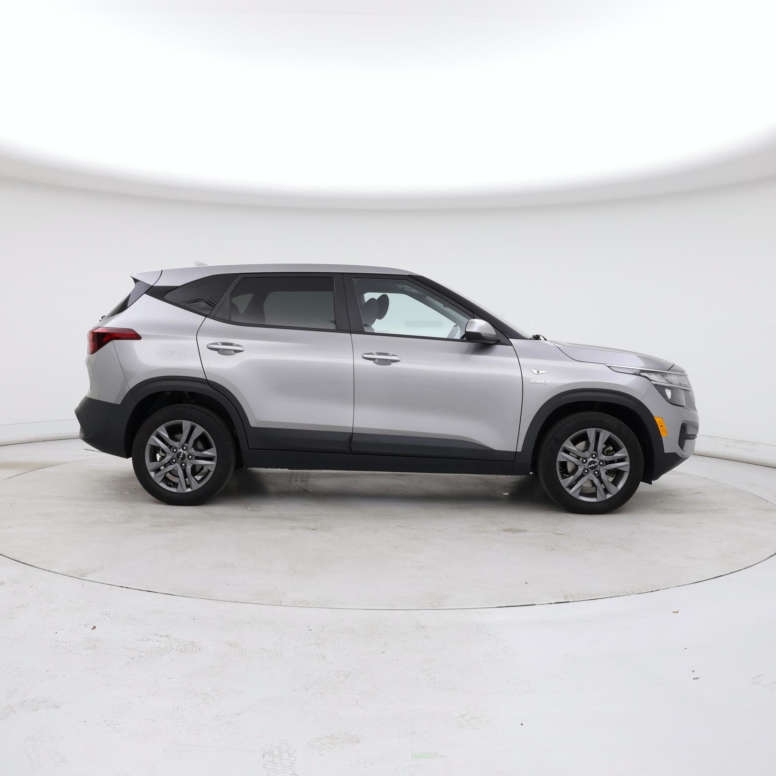Thumbnail: 2023 Kia Seltos - 7