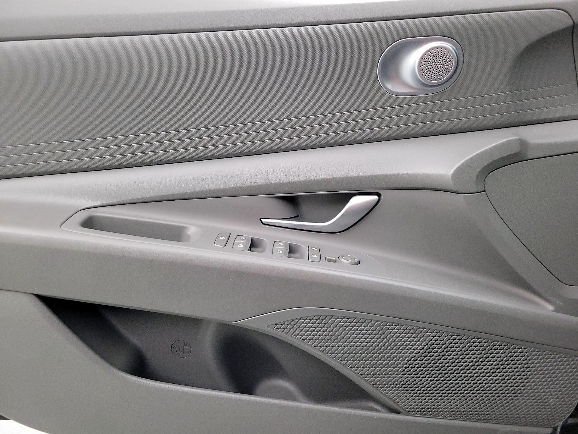 Thumbnail: 2024 Hyundai Elantra - 12