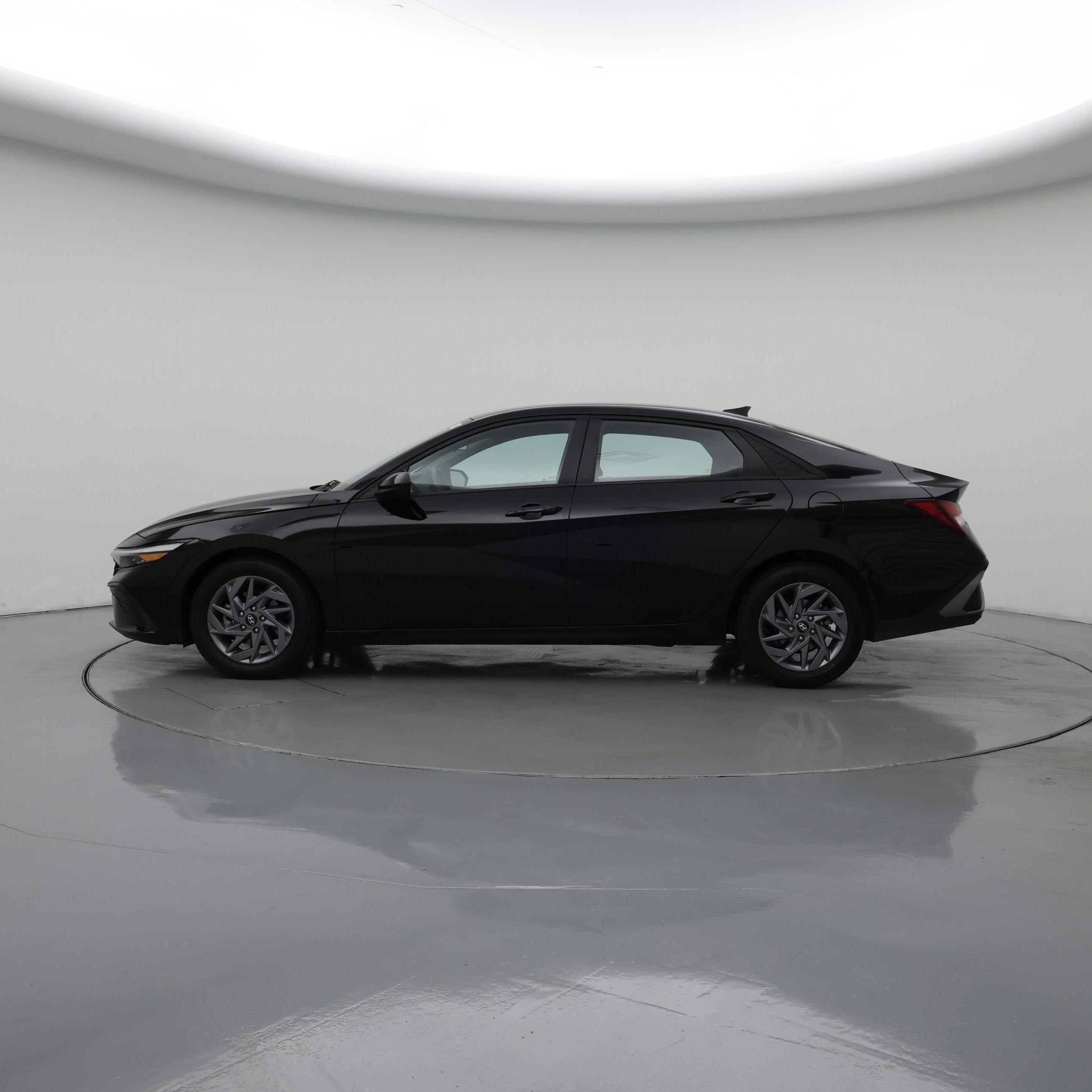 Thumbnail: 2024 Hyundai Elantra - 3
