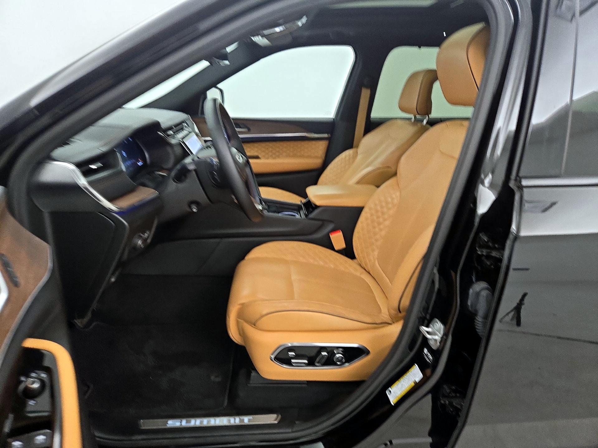 Thumbnail: 2023 Jeep Grand Cherokee L - 11