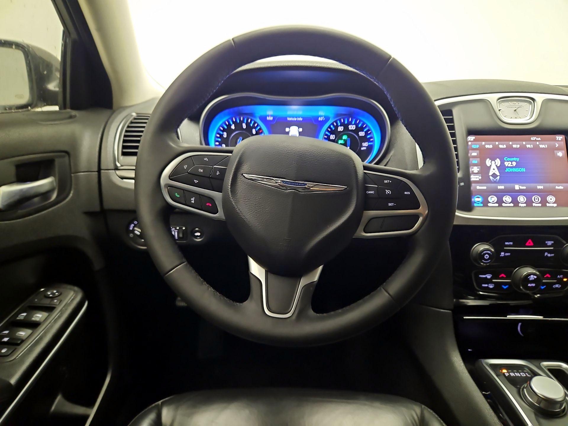 Thumbnail: 2023 Chrysler 300 - 10