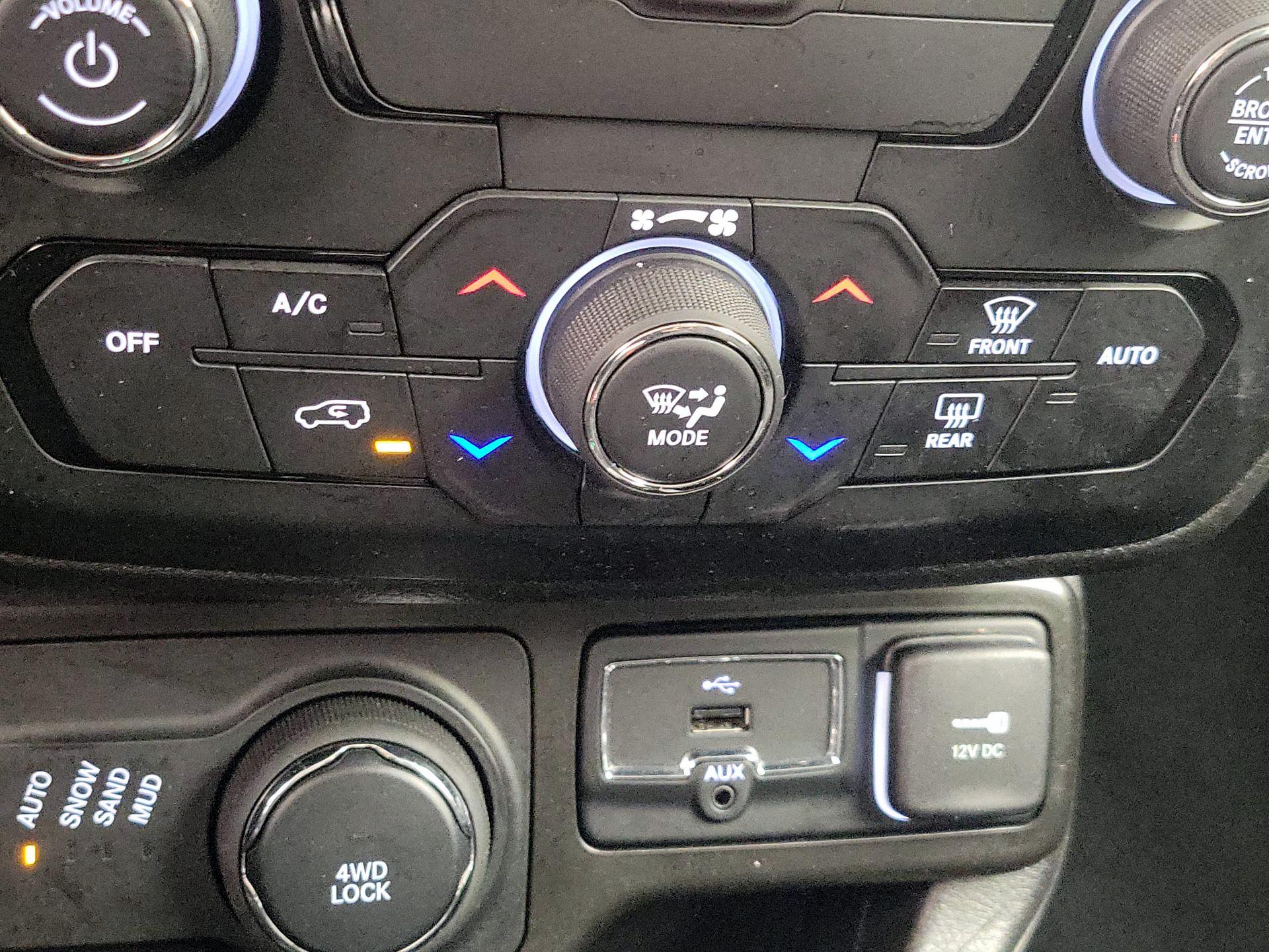 Thumbnail: 2020 Jeep Renegade - 16