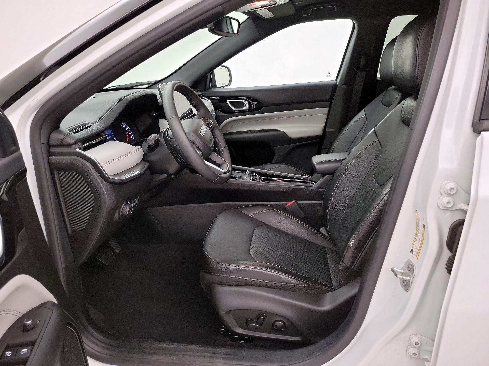 Thumbnail: 2023 Jeep Compass - 11