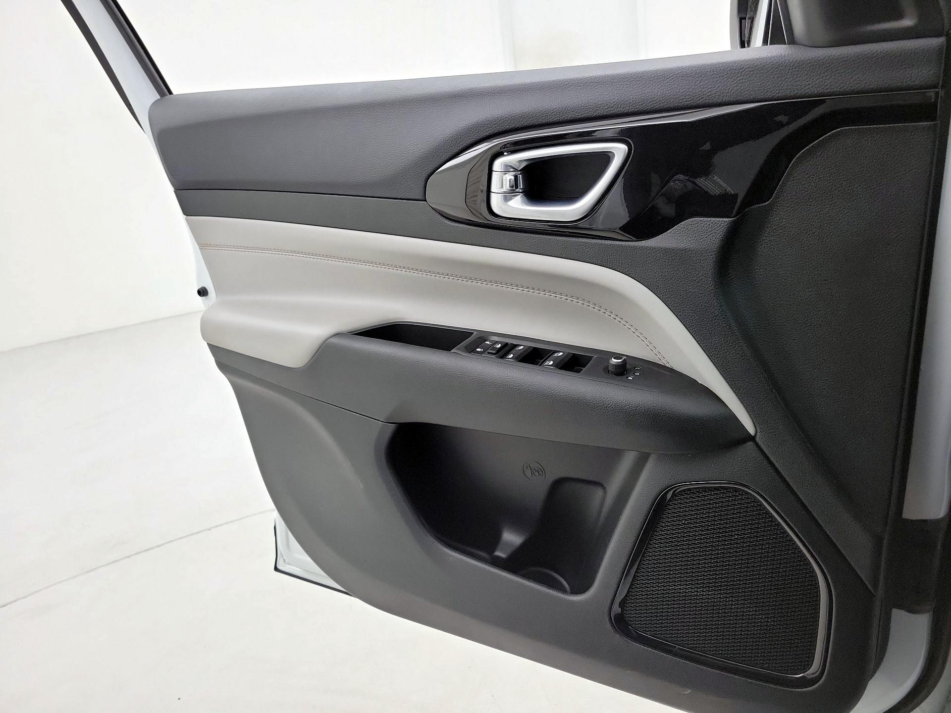 Thumbnail: 2023 Jeep Compass - 12