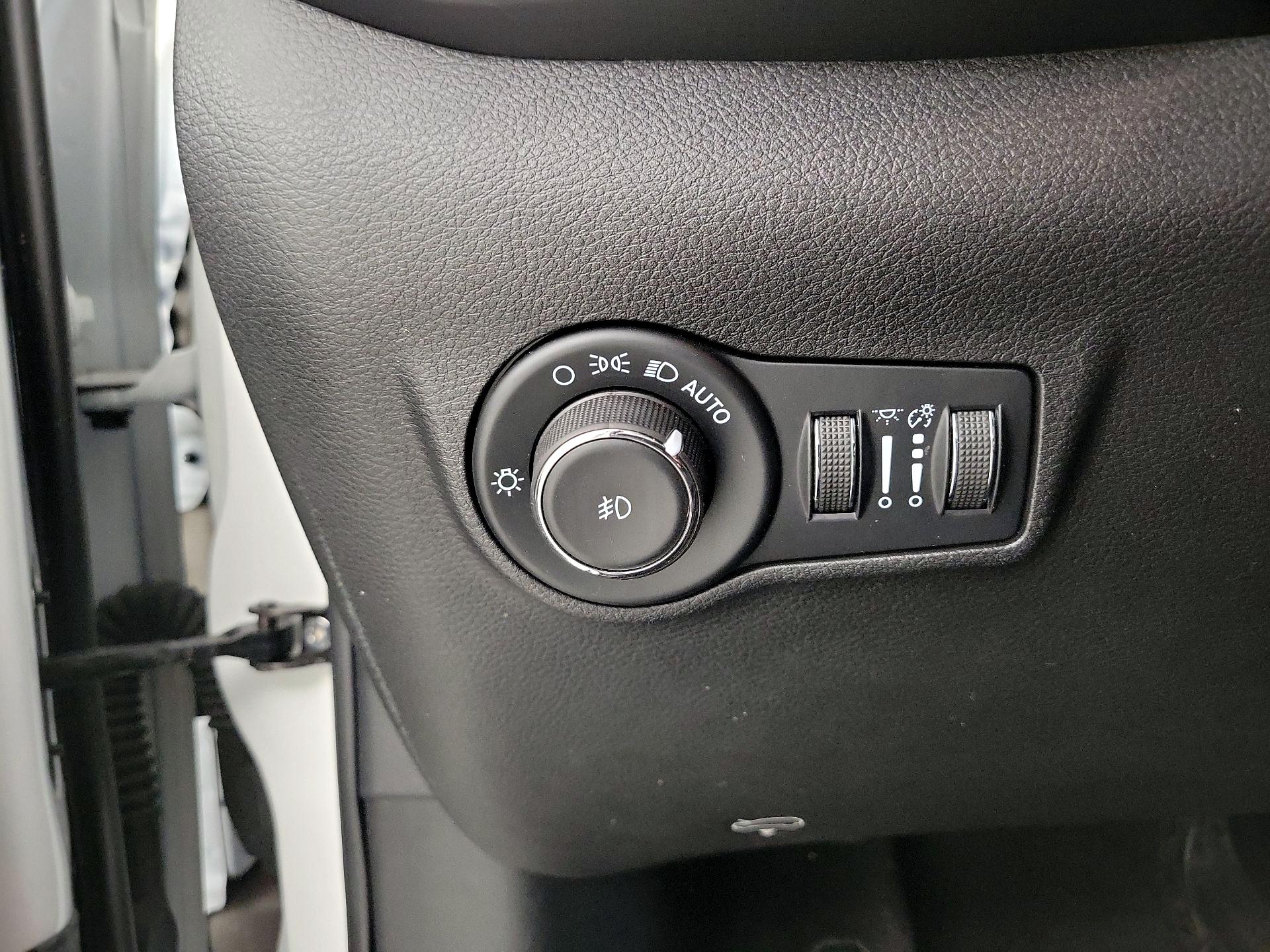 Thumbnail: 2023 Jeep Compass - 13