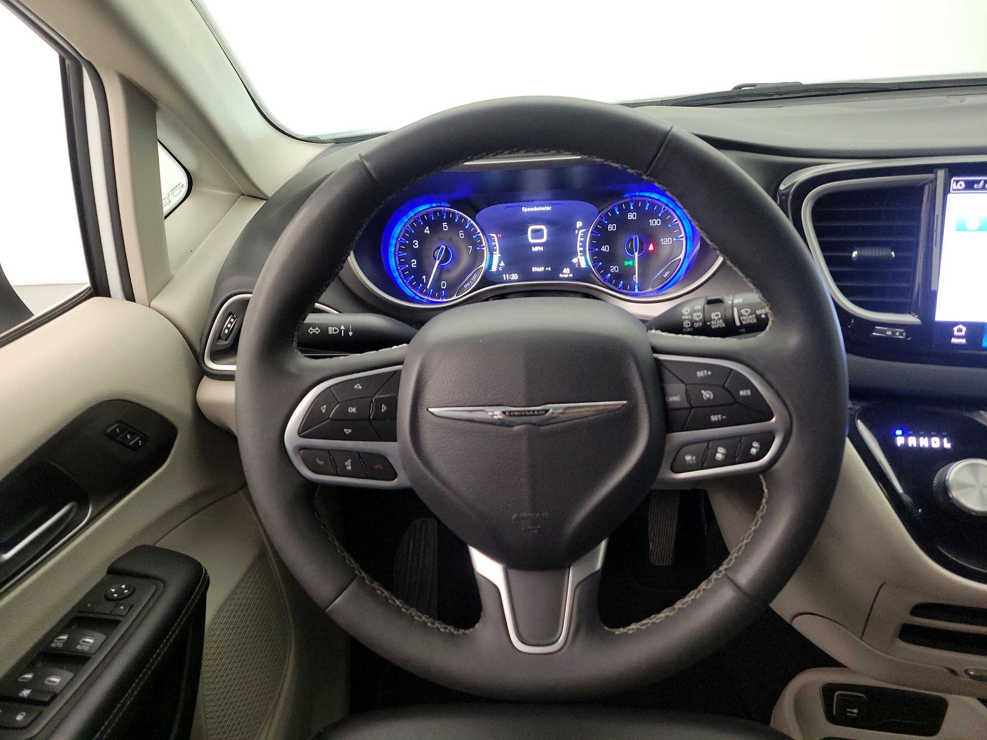 Thumbnail: 2023 Chrysler Pacifica - 10