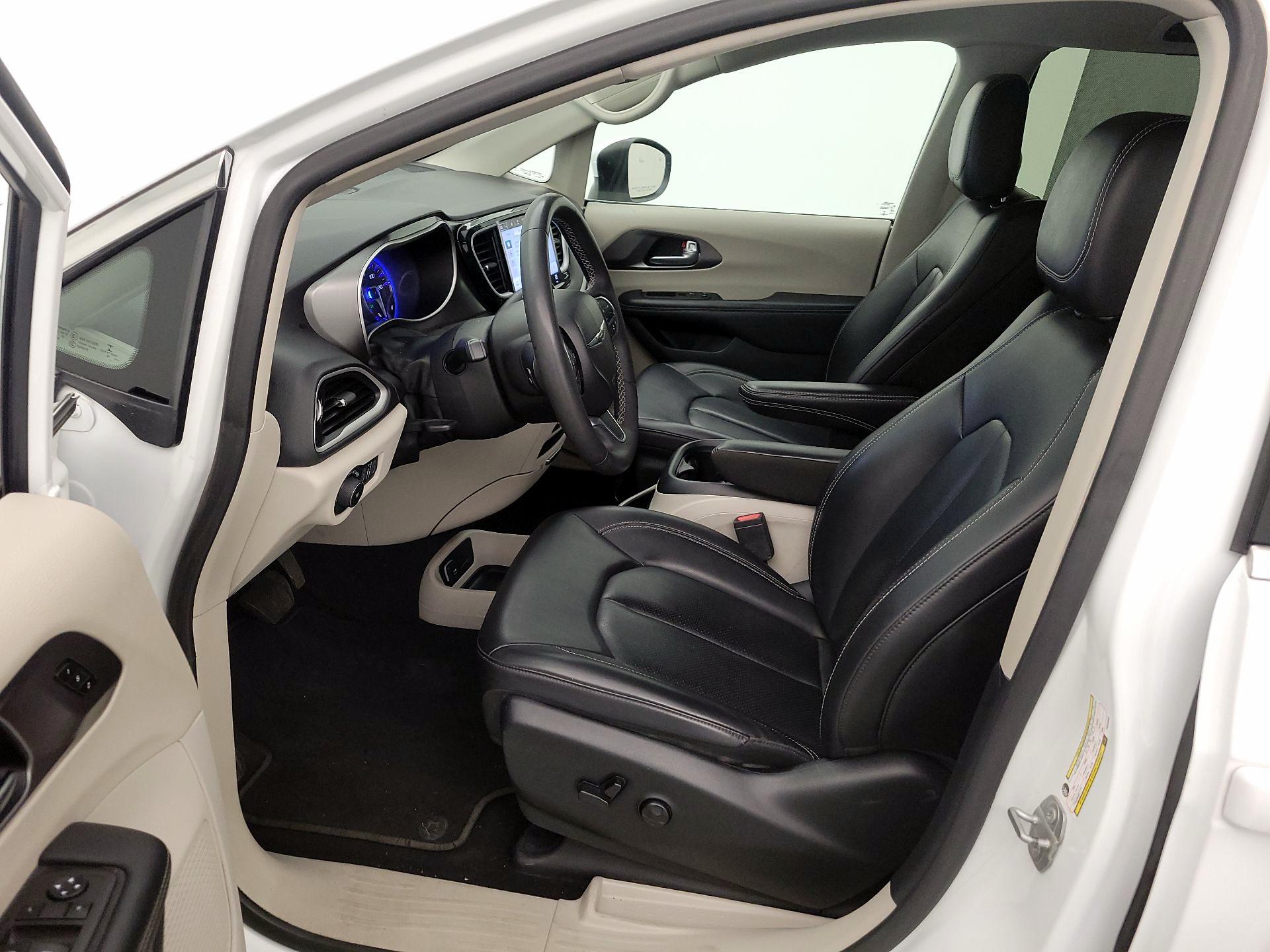 Thumbnail: 2023 Chrysler Pacifica - 11