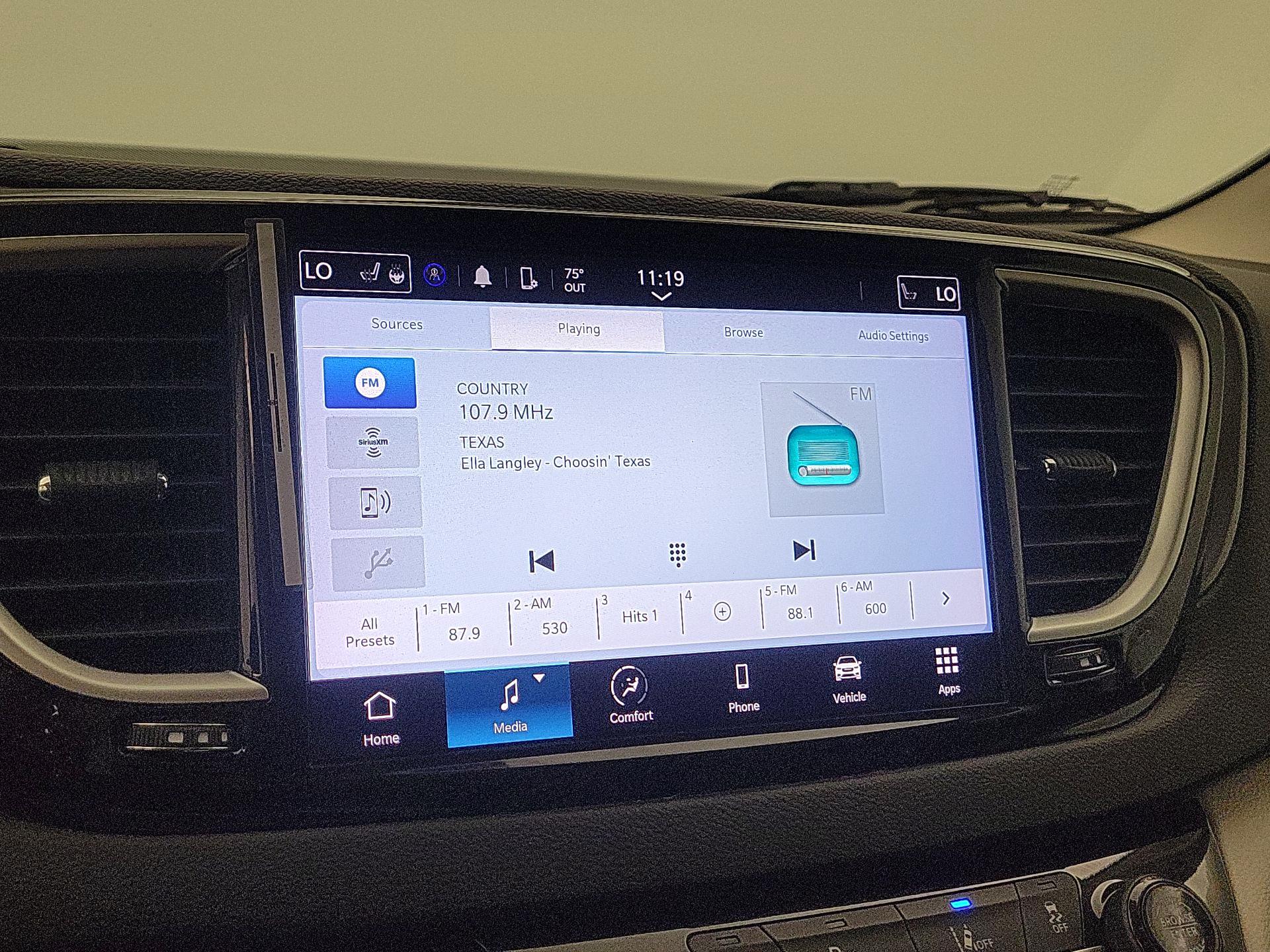 Thumbnail: 2023 Chrysler Pacifica - 15