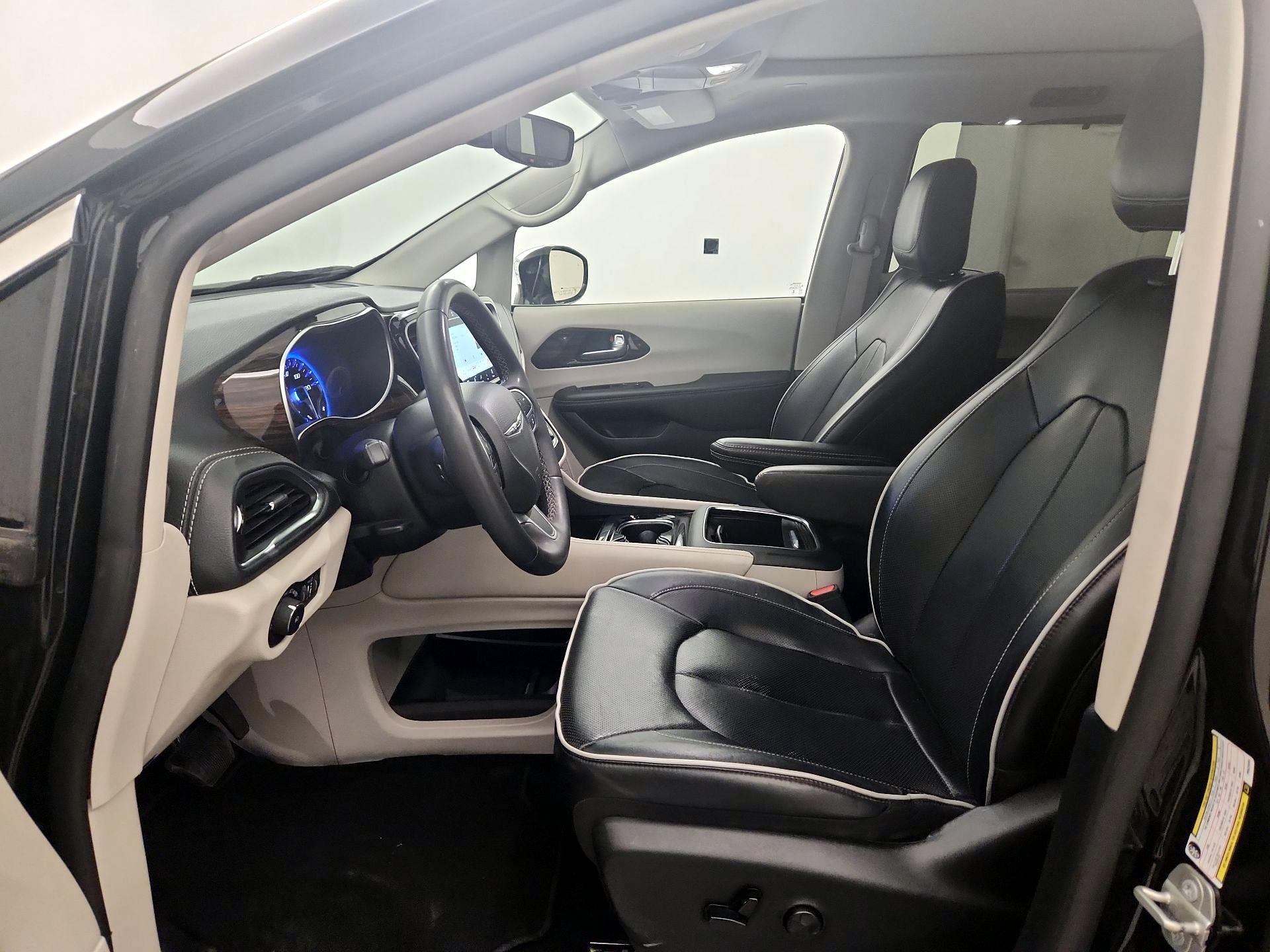 Thumbnail: 2023 Chrysler Pacifica - 11