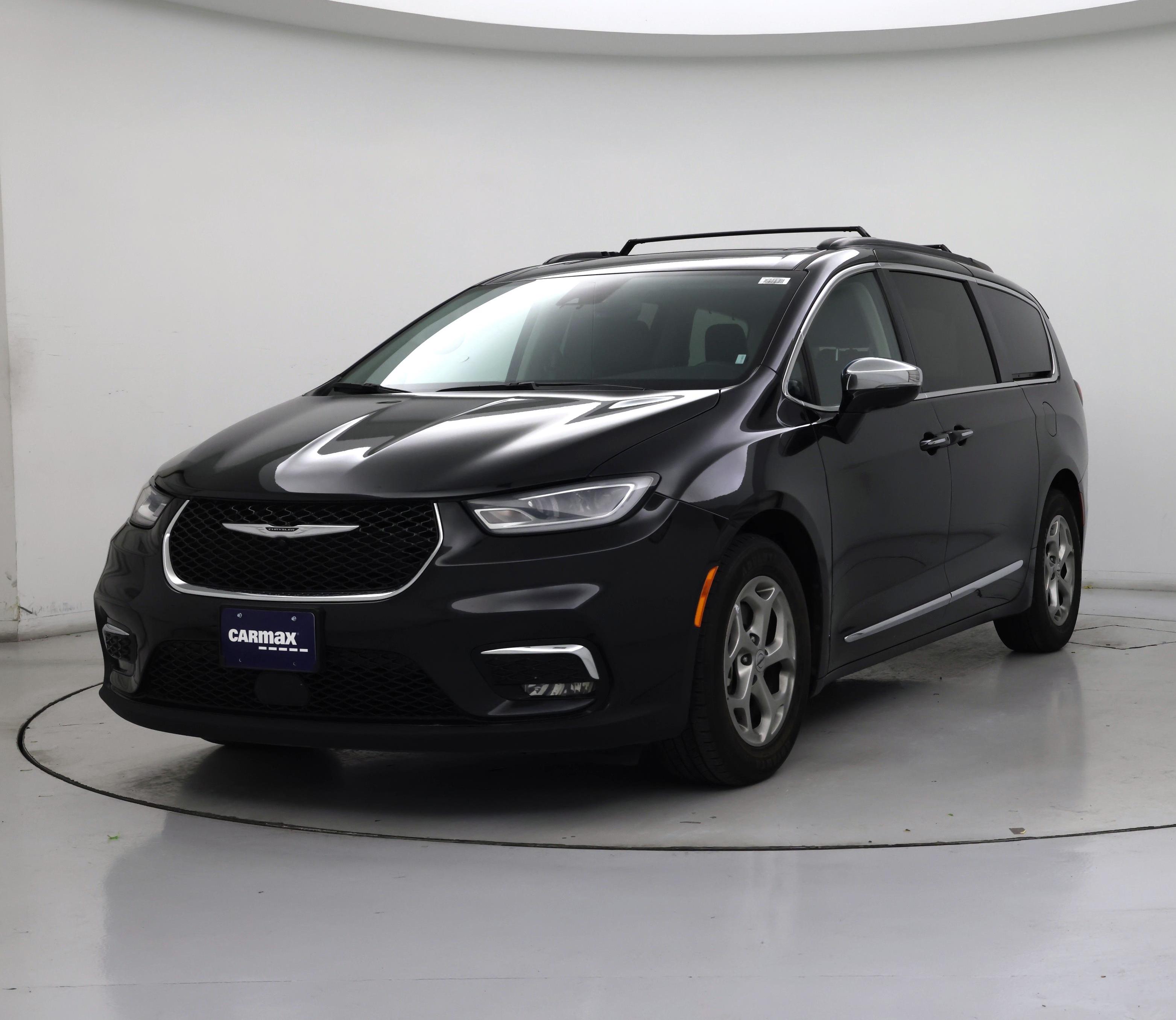 Thumbnail: 2023 Chrysler Pacifica - 4