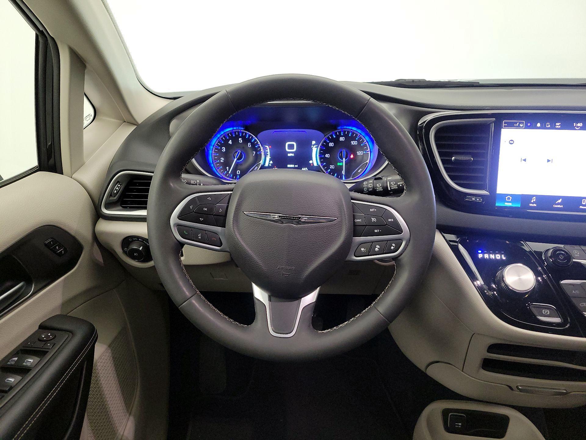 Thumbnail: 2023 Chrysler Pacifica - 10