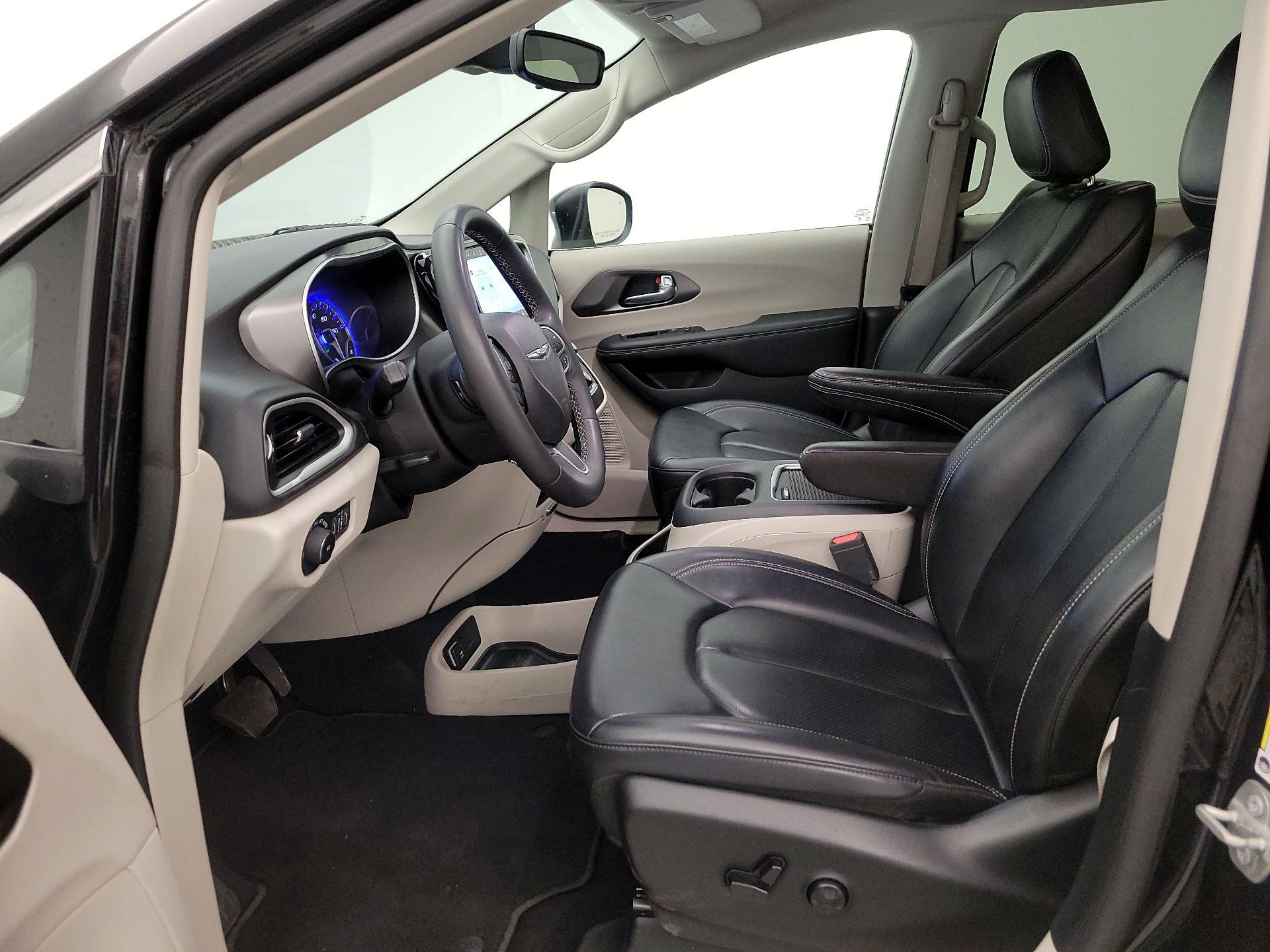 Thumbnail: 2023 Chrysler Pacifica - 11