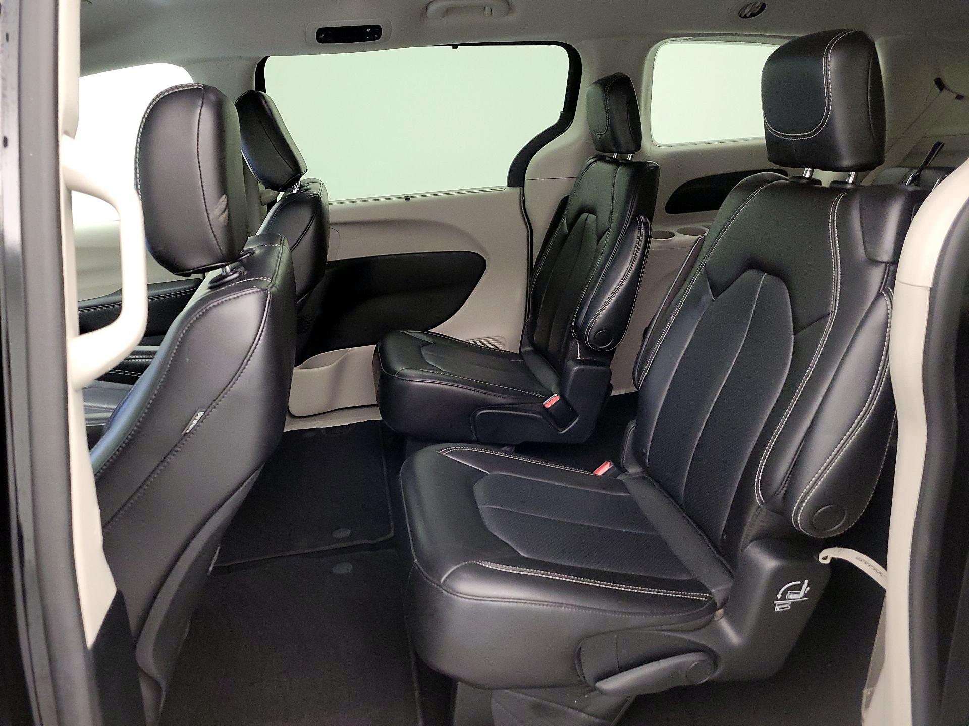 Thumbnail: 2023 Chrysler Pacifica - 19