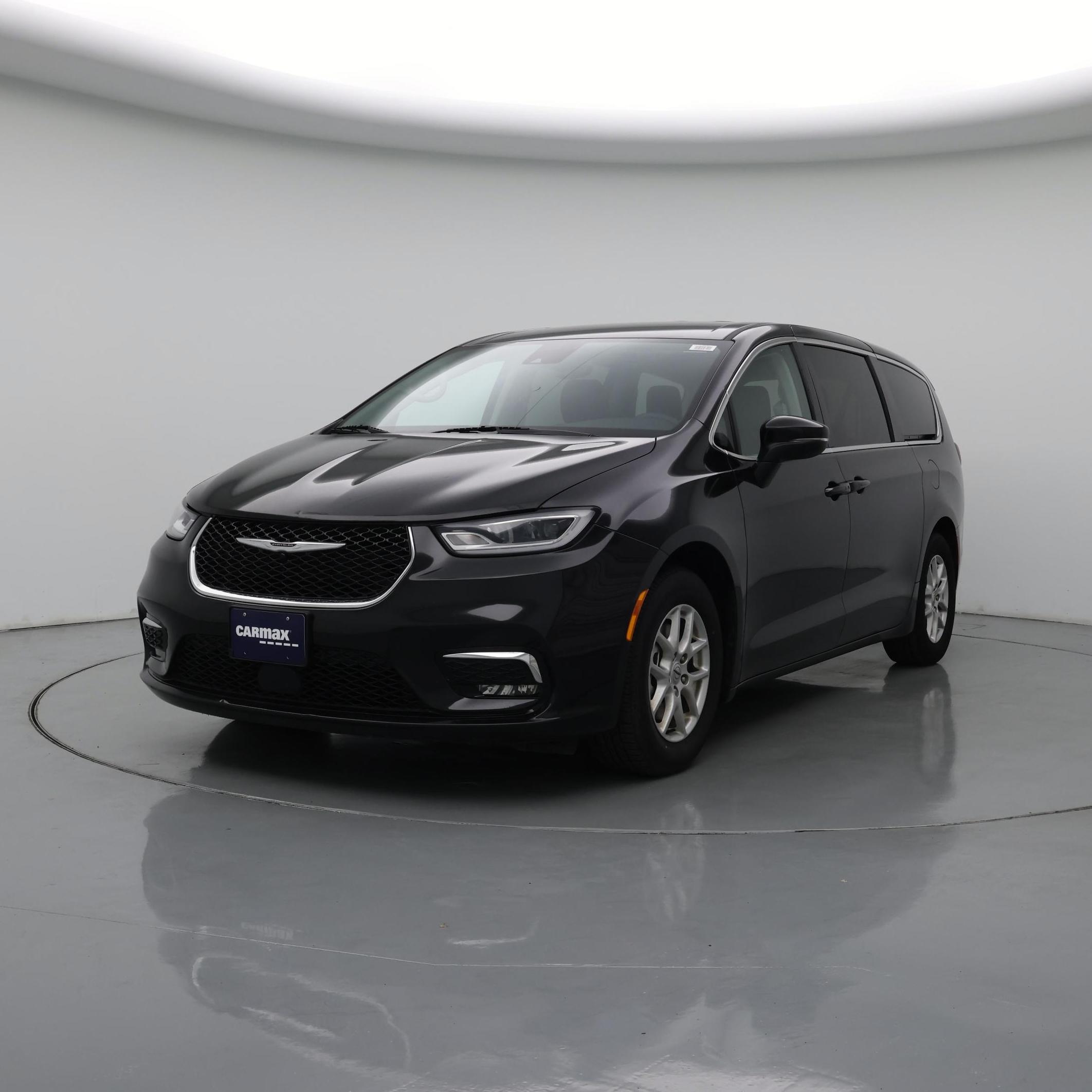 Thumbnail: 2023 Chrysler Pacifica - 4