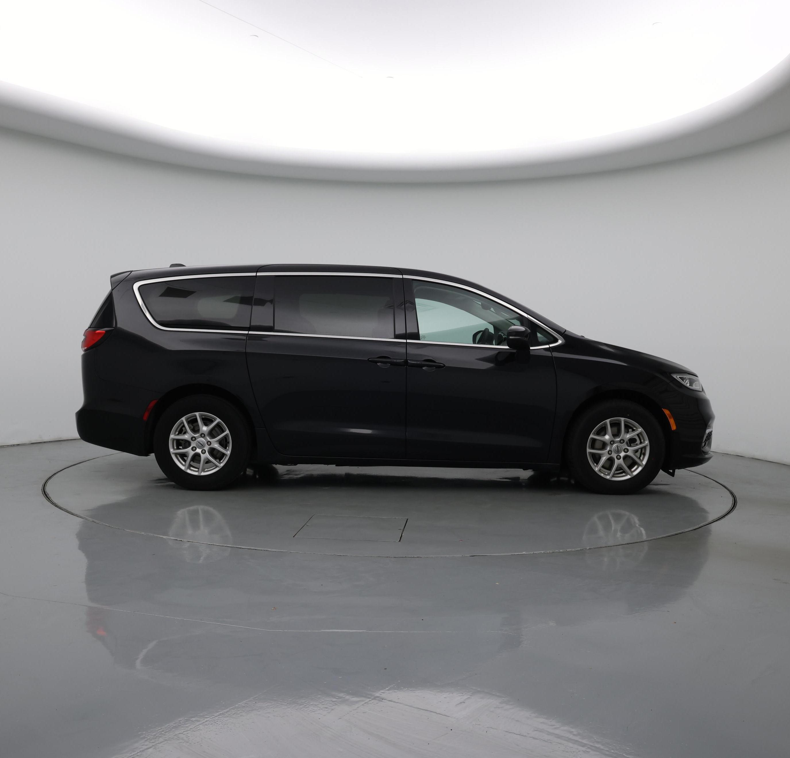 Thumbnail: 2023 Chrysler Pacifica - 7