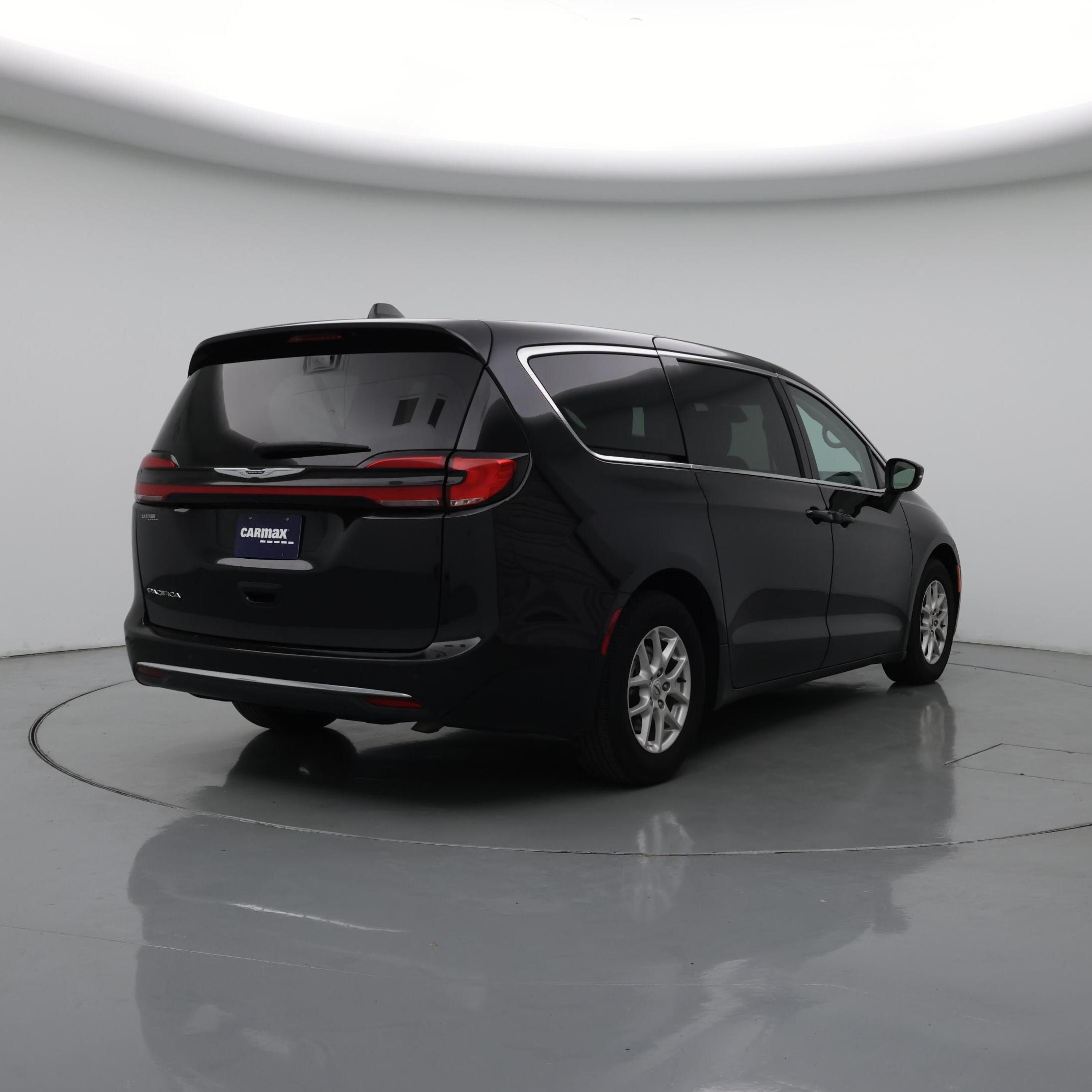 Thumbnail: 2023 Chrysler Pacifica - 8