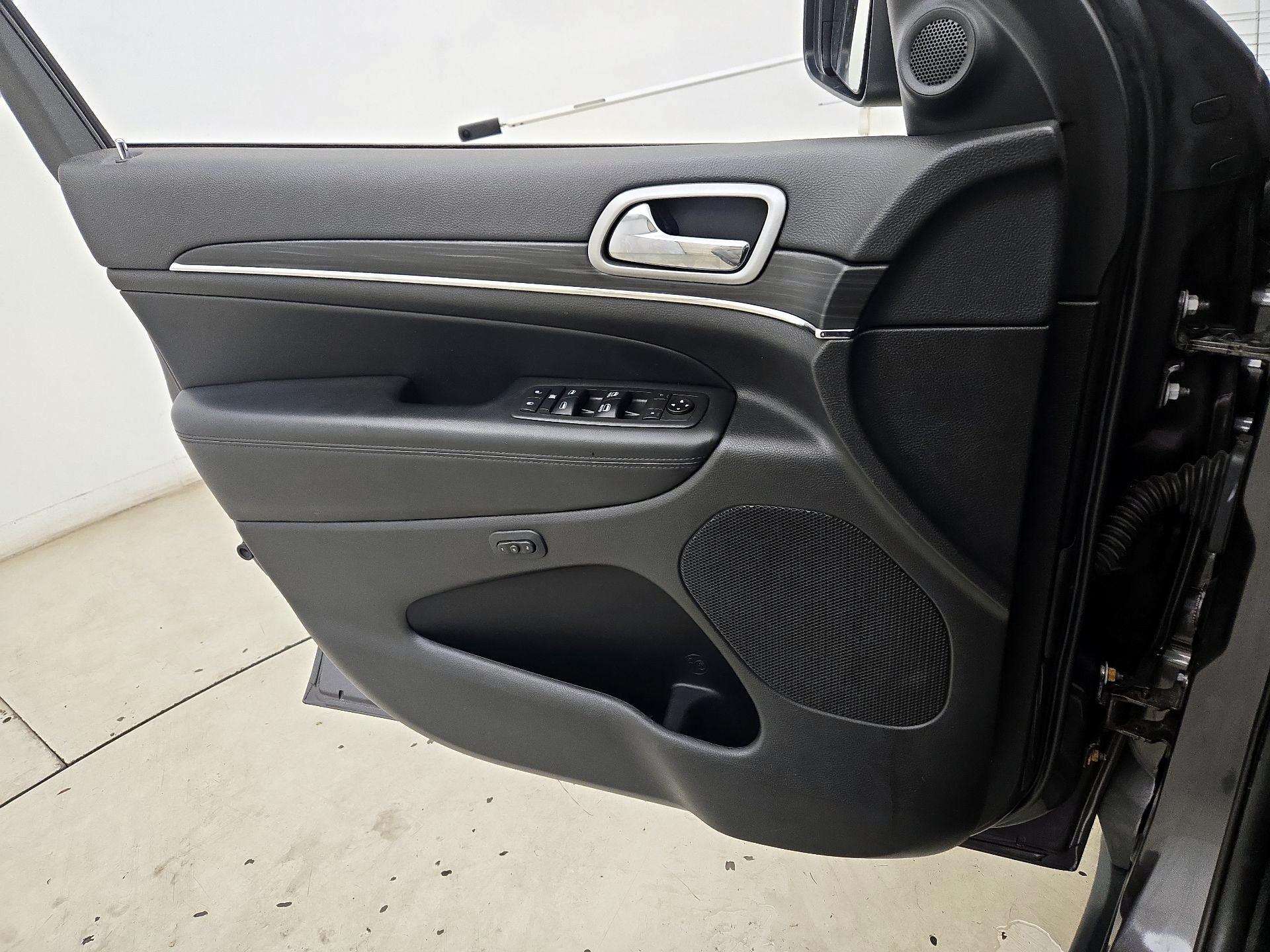 Thumbnail: 2021 Jeep Grand Cherokee - 12