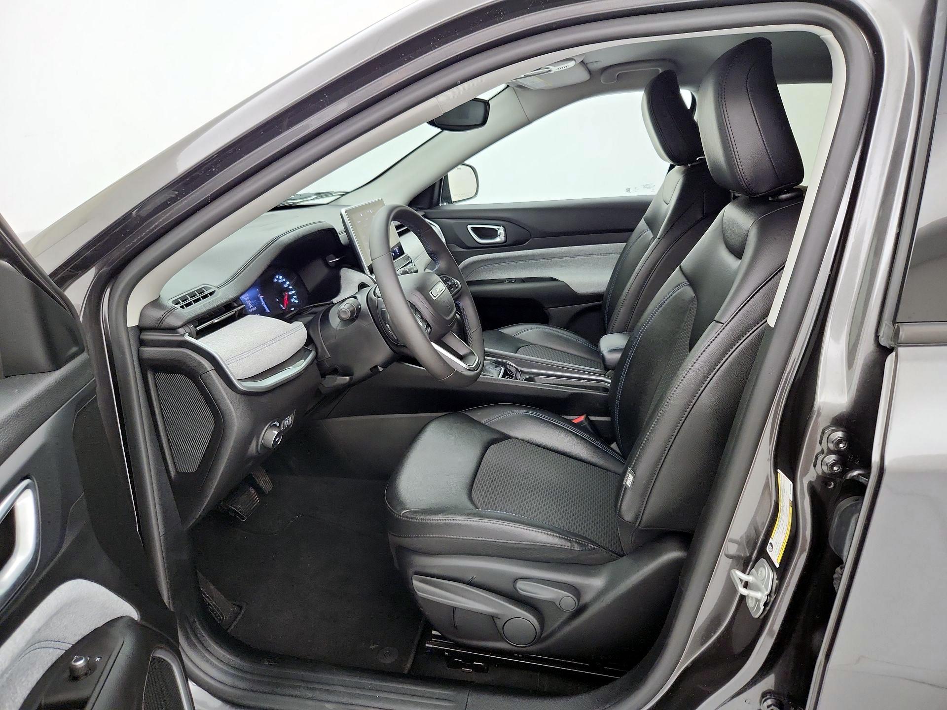 Thumbnail: 2022 Jeep Compass - 11