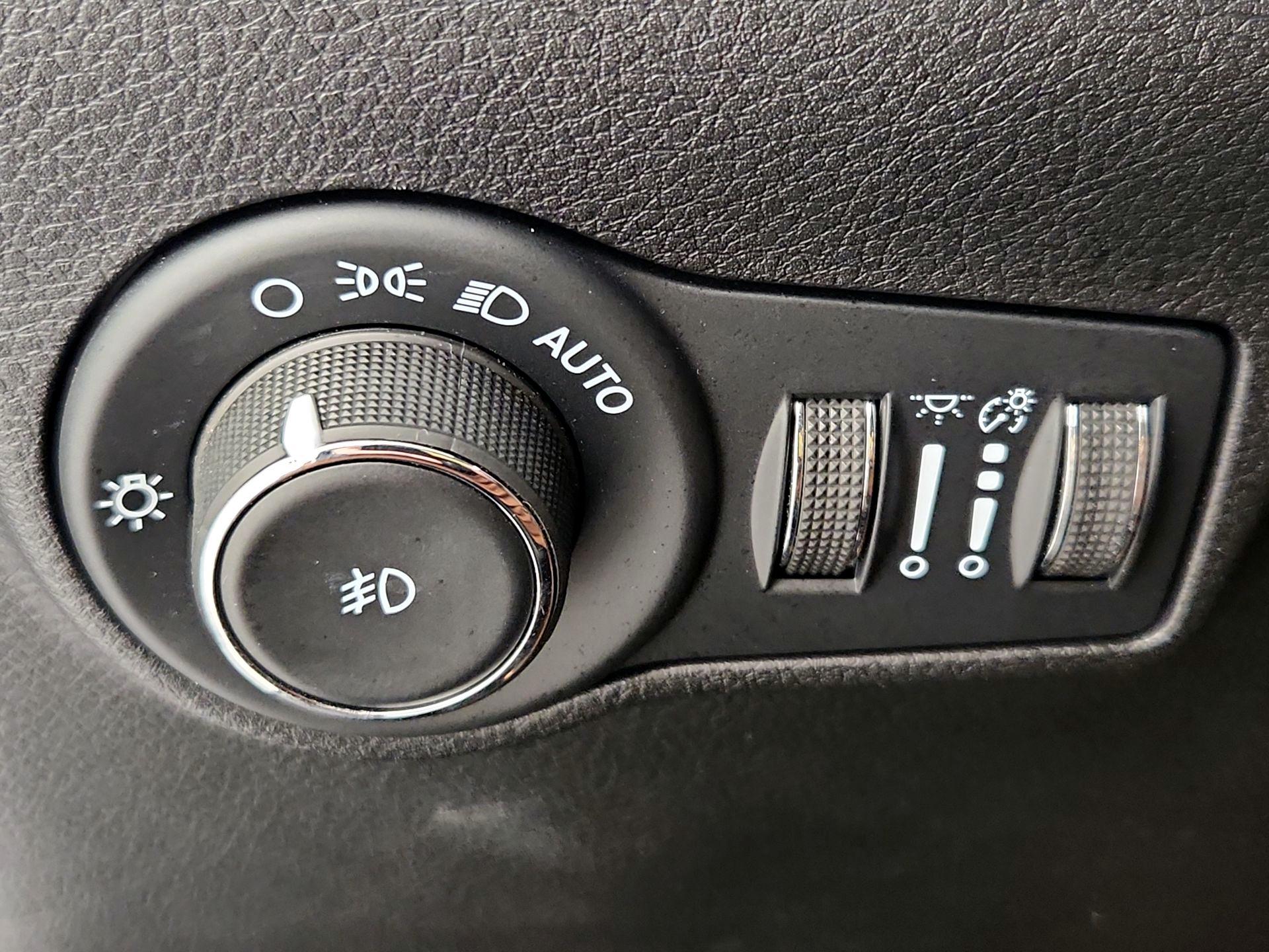 Thumbnail: 2022 Jeep Compass - 13