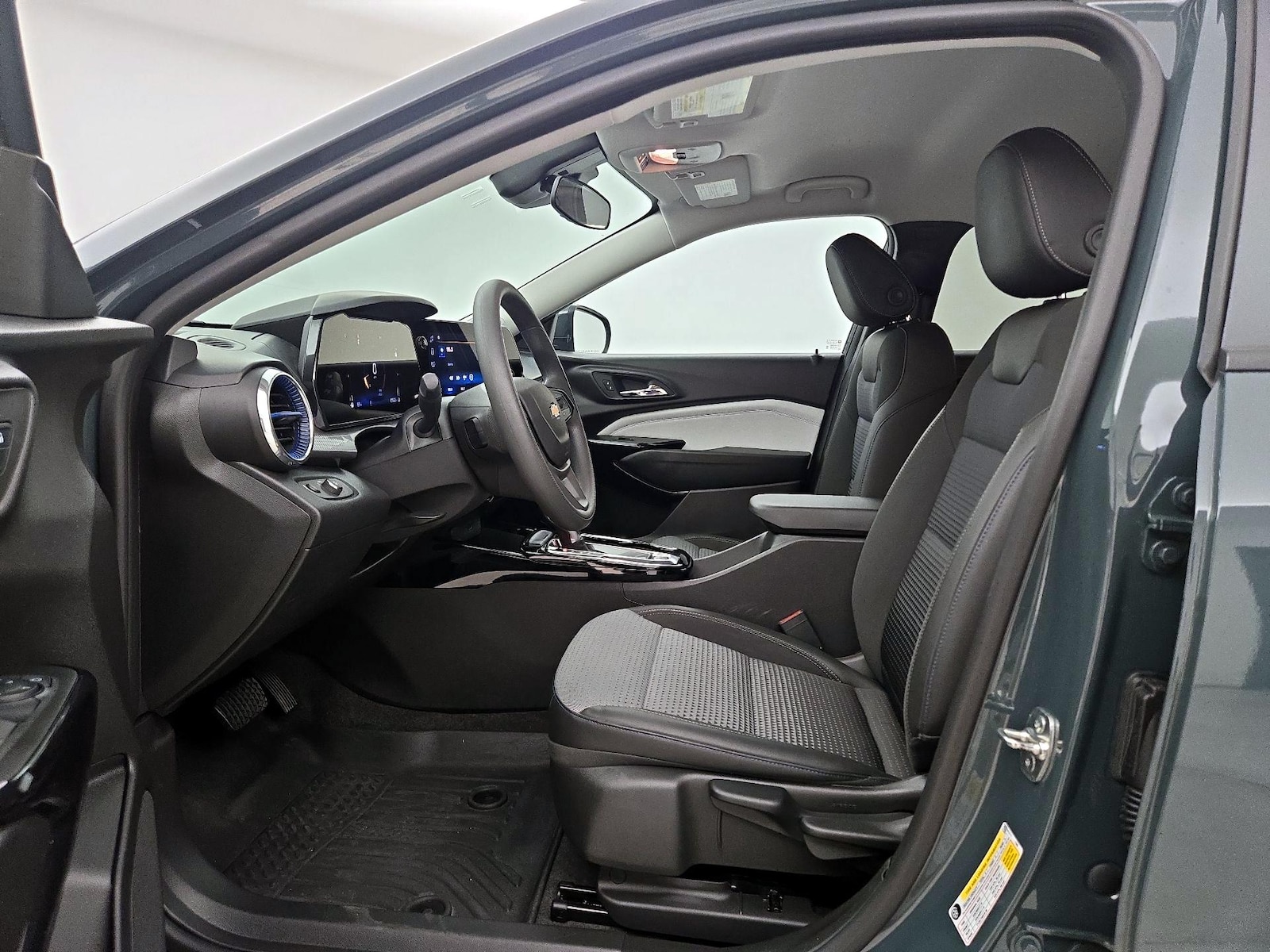 2025 Chevrolet Trax LT - Photo 12
