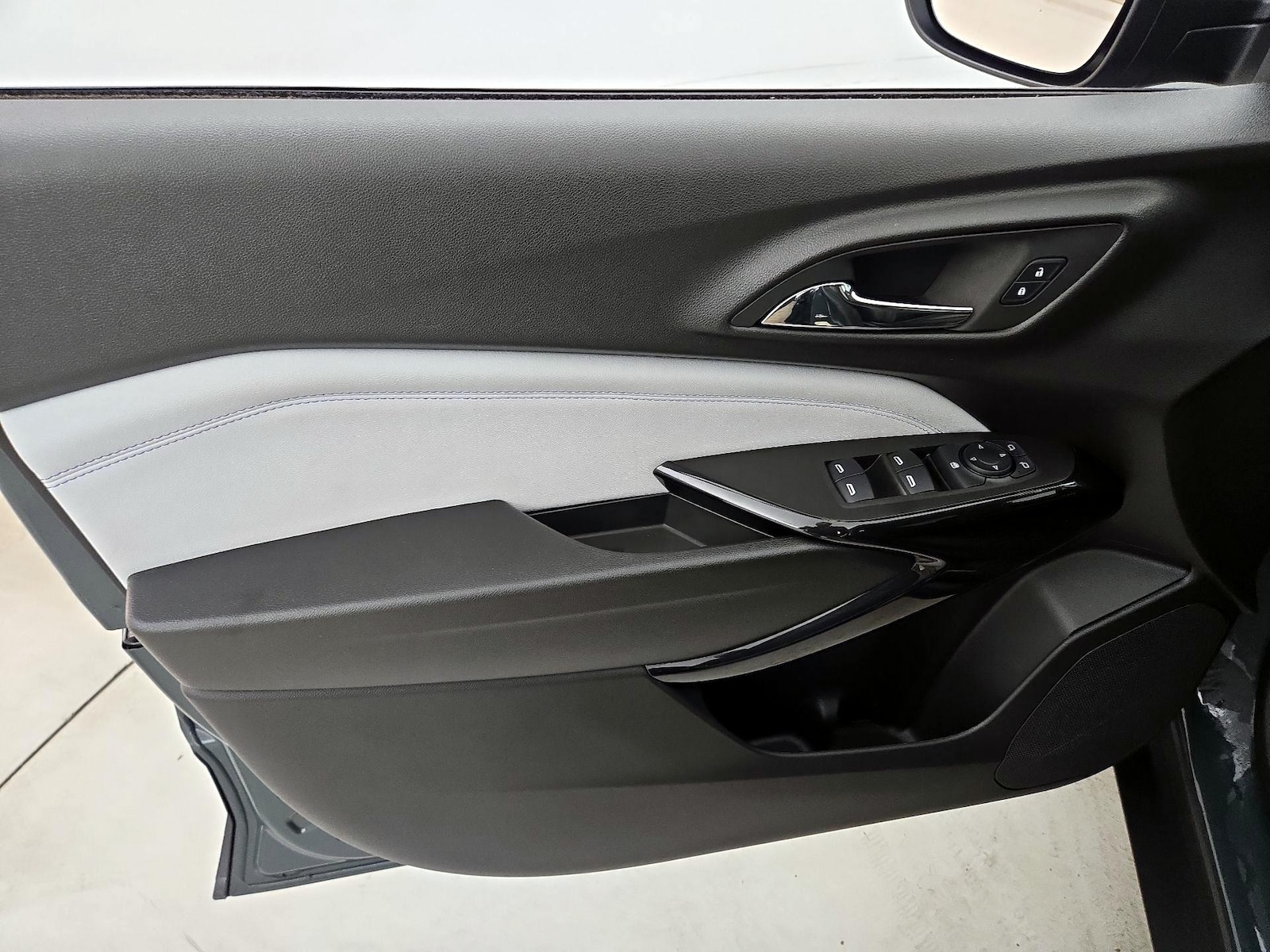 2025 Chevrolet Trax LT - Photo 13