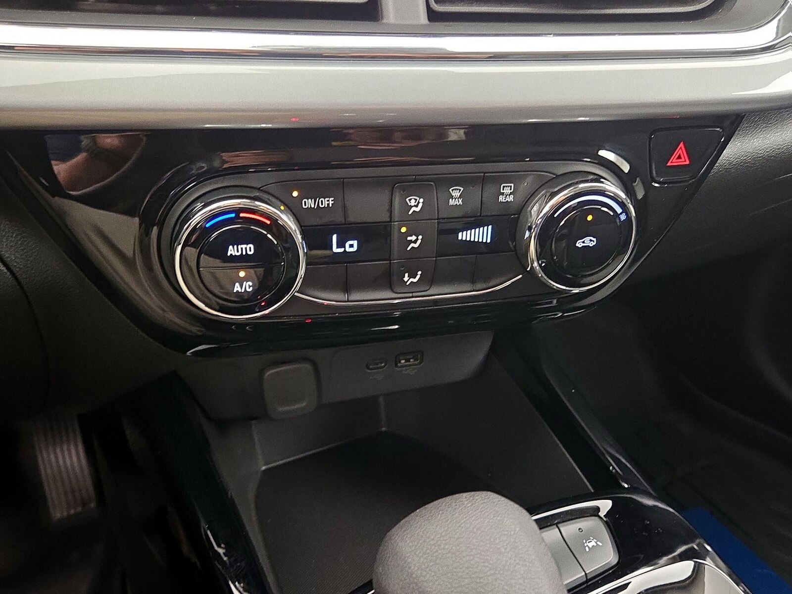 2025 Chevrolet Trax LT - Photo 17