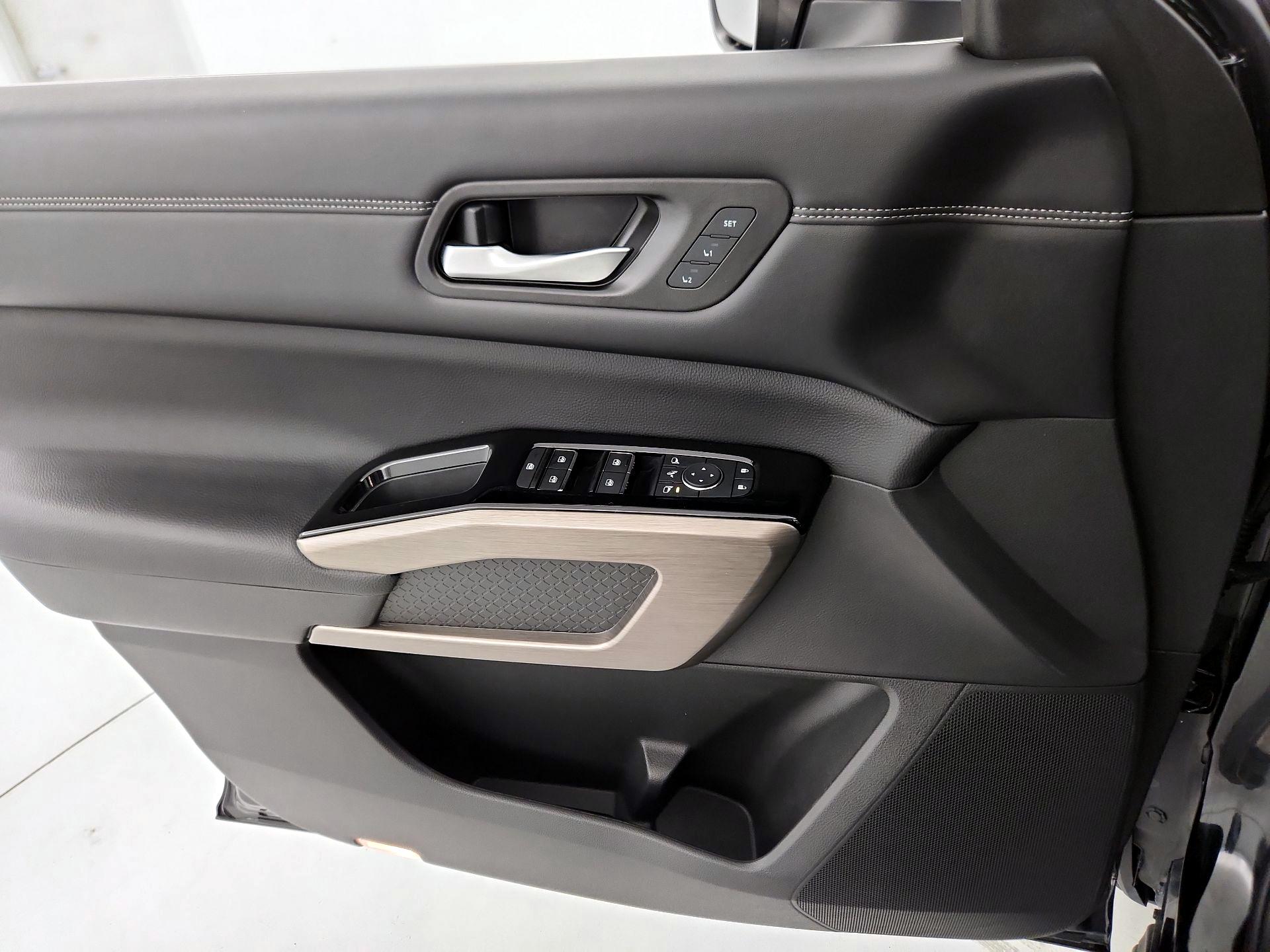 Thumbnail: 2022 Nissan Pathfinder - 12