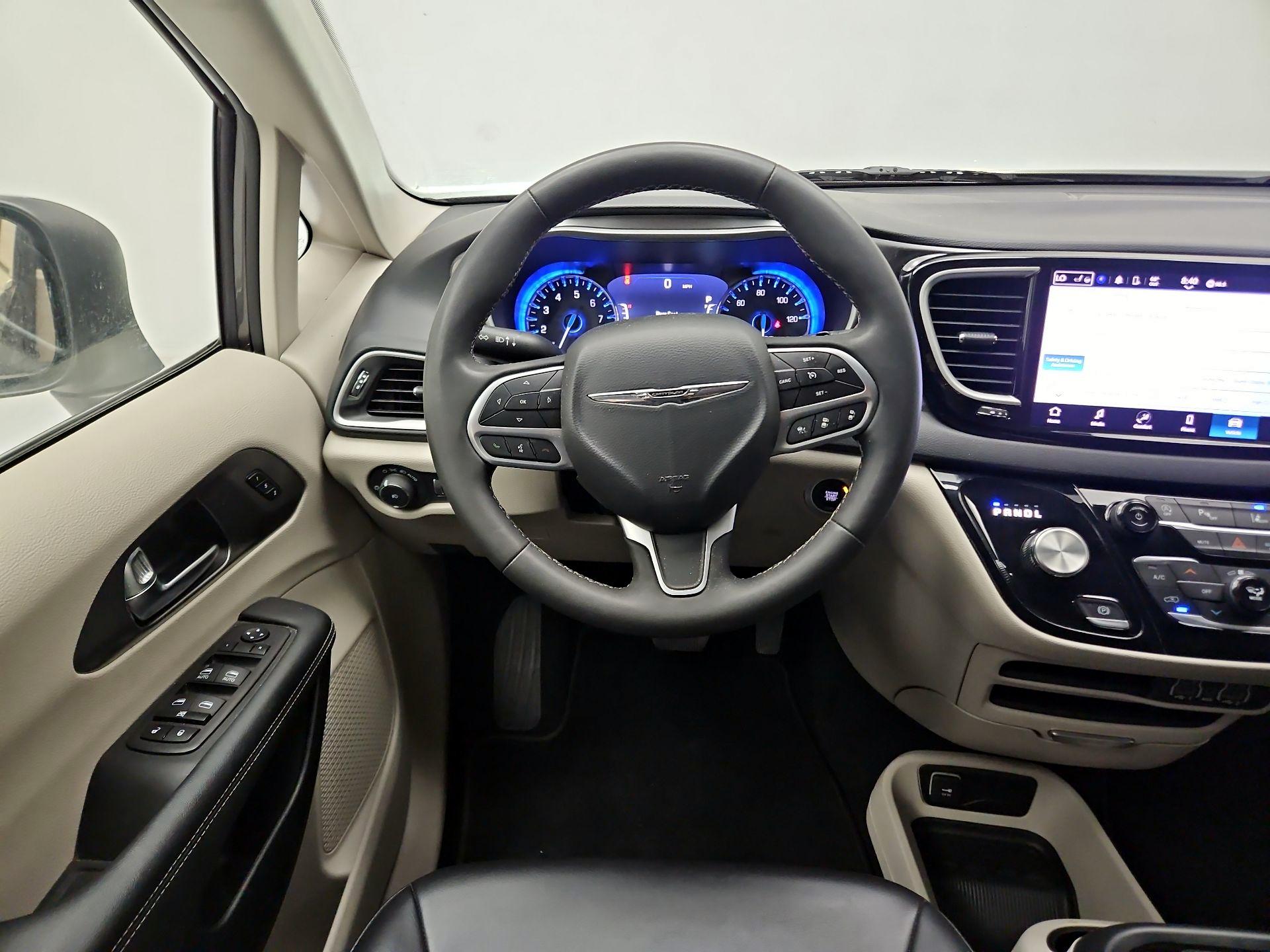 Thumbnail: 2023 Chrysler Pacifica - 10