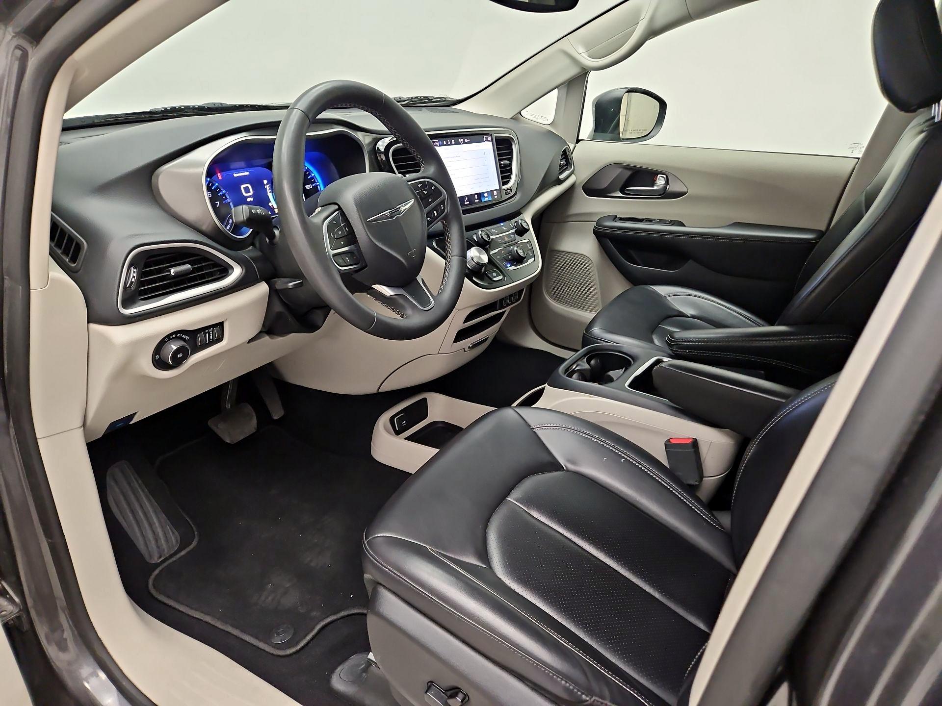 Thumbnail: 2023 Chrysler Pacifica - 11