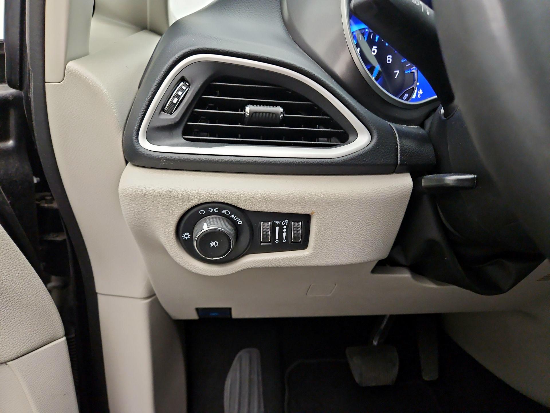 Thumbnail: 2023 Chrysler Pacifica - 13
