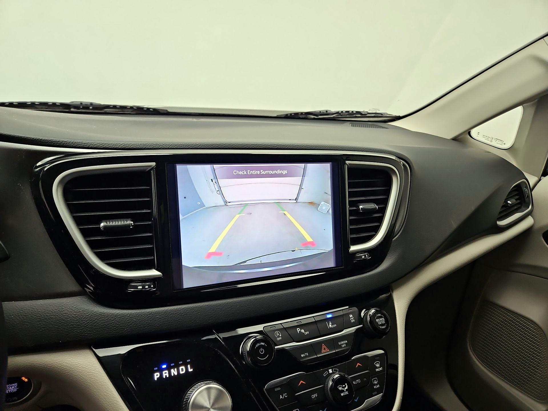 Thumbnail: 2023 Chrysler Pacifica - 14