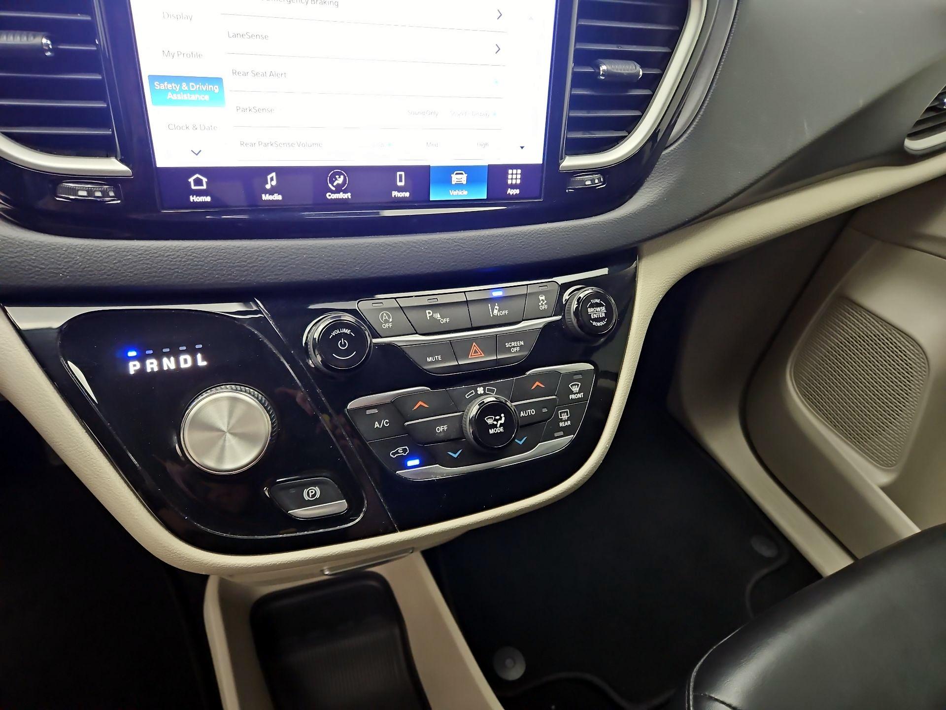 Thumbnail: 2023 Chrysler Pacifica - 16