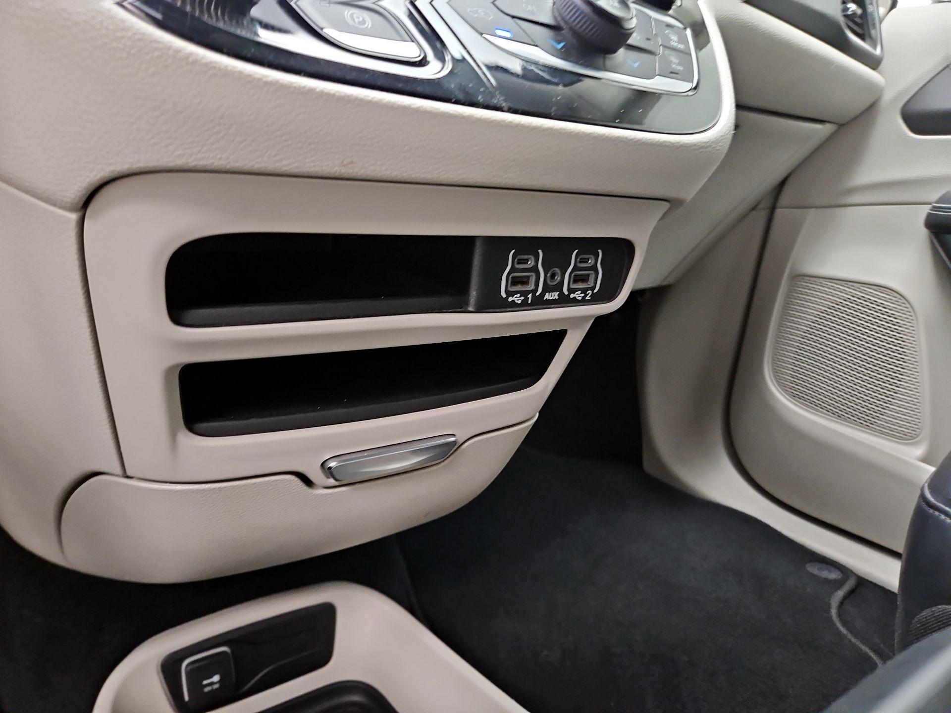 Thumbnail: 2023 Chrysler Pacifica - 18