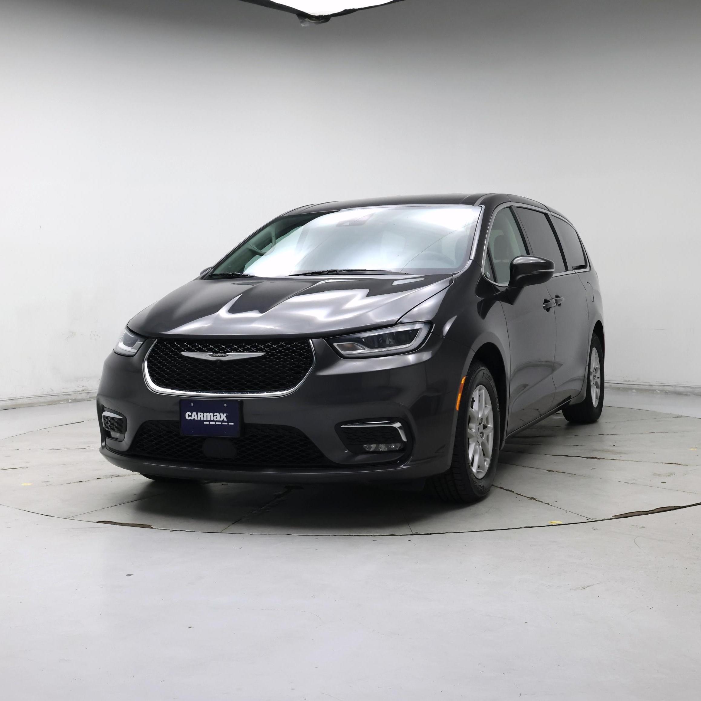 Thumbnail: 2023 Chrysler Pacifica - 4