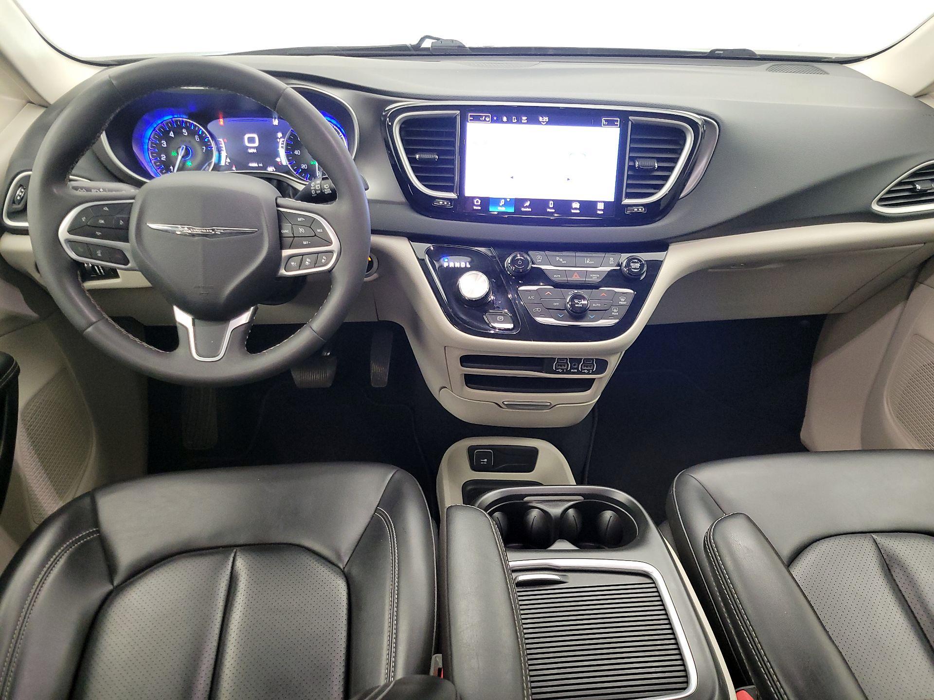 Thumbnail: 2023 Chrysler Pacifica - 9