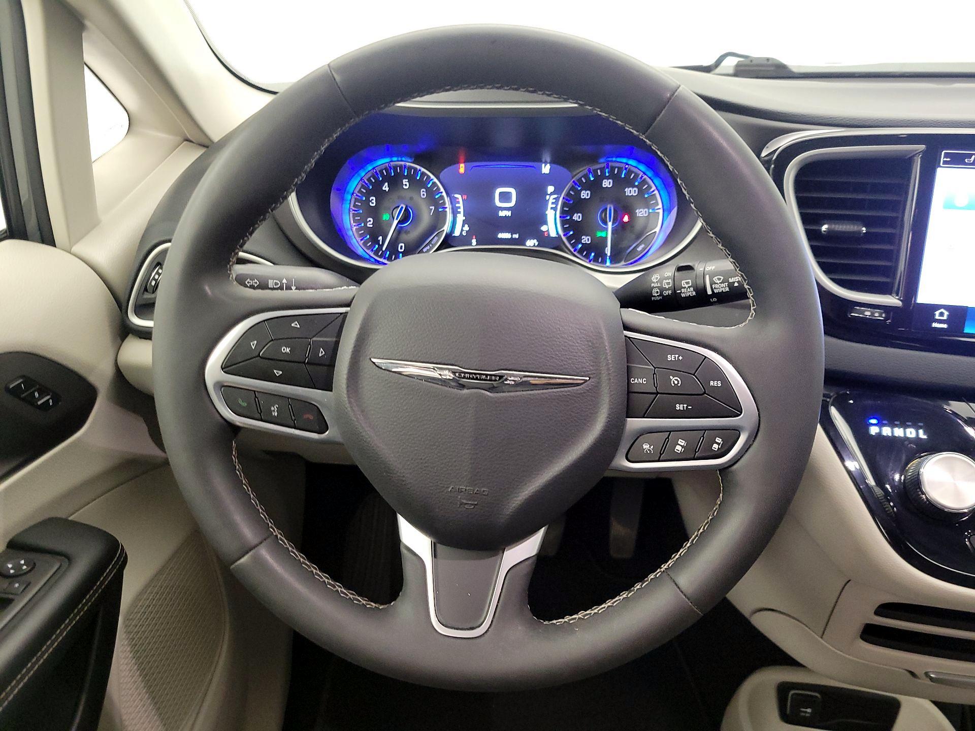 Thumbnail: 2023 Chrysler Pacifica - 10