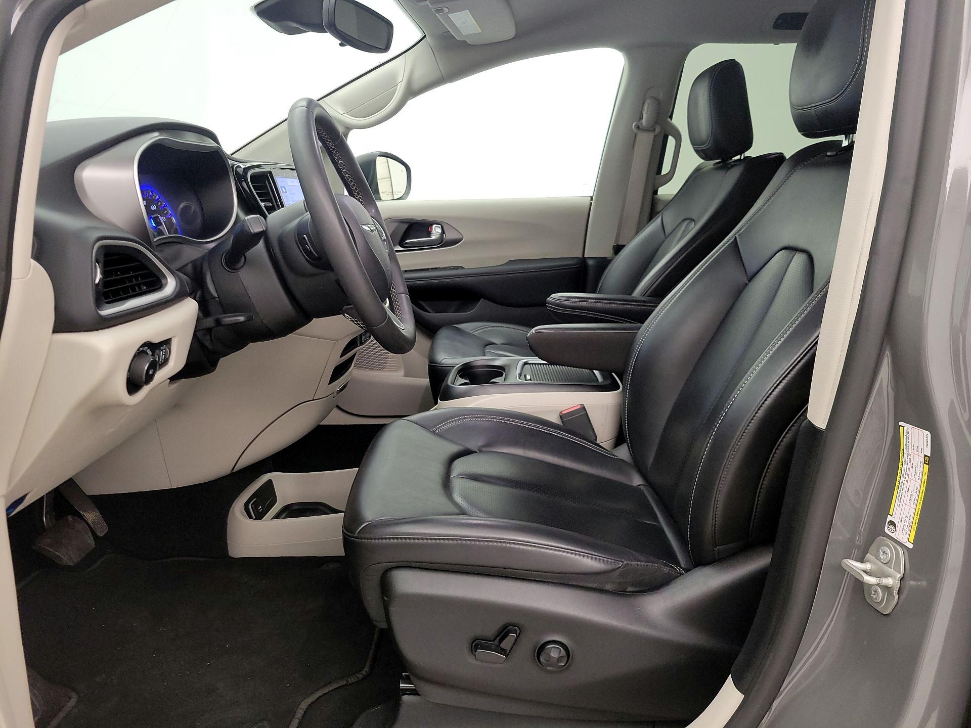 Thumbnail: 2023 Chrysler Pacifica - 11