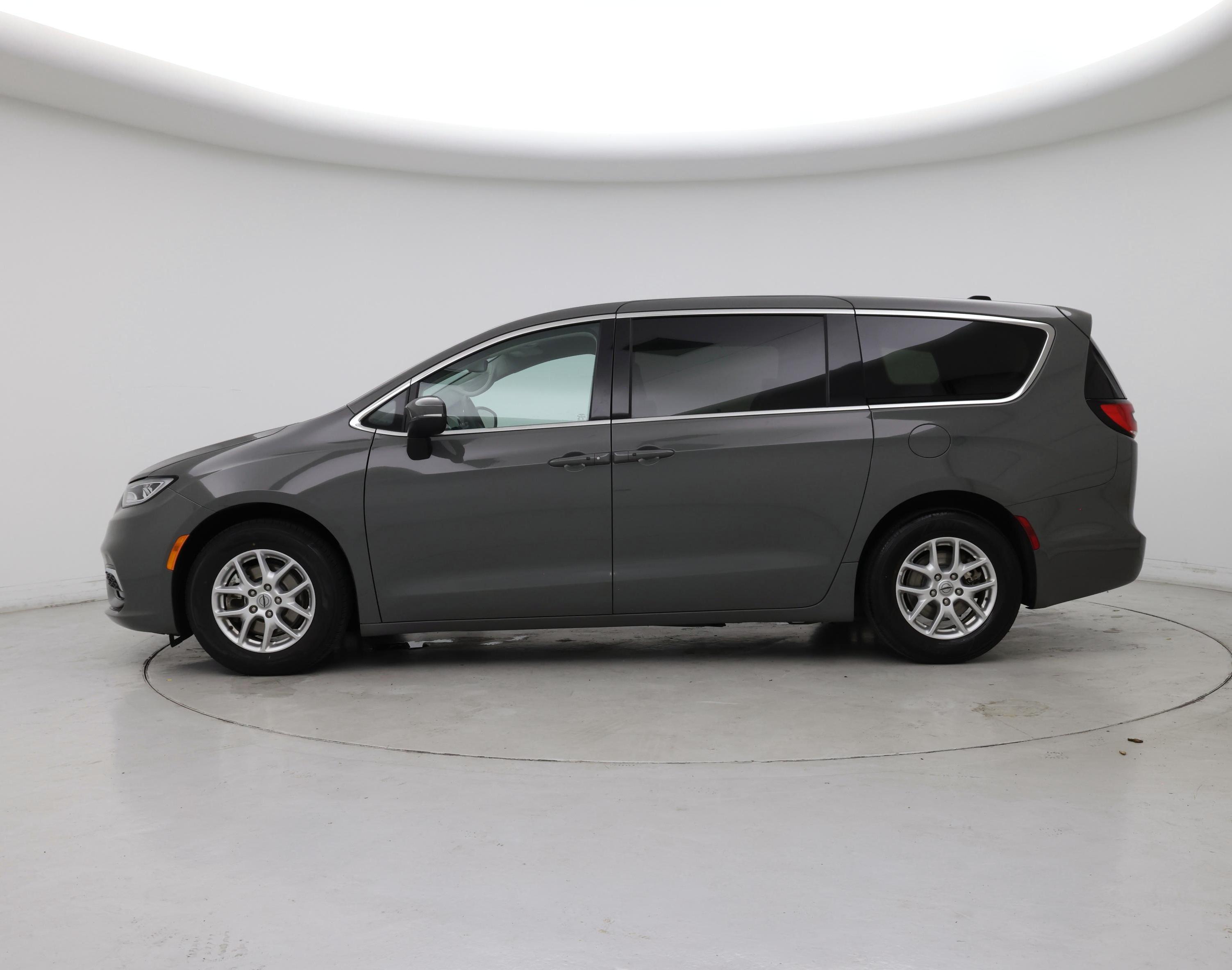 Thumbnail: 2023 Chrysler Pacifica - 3