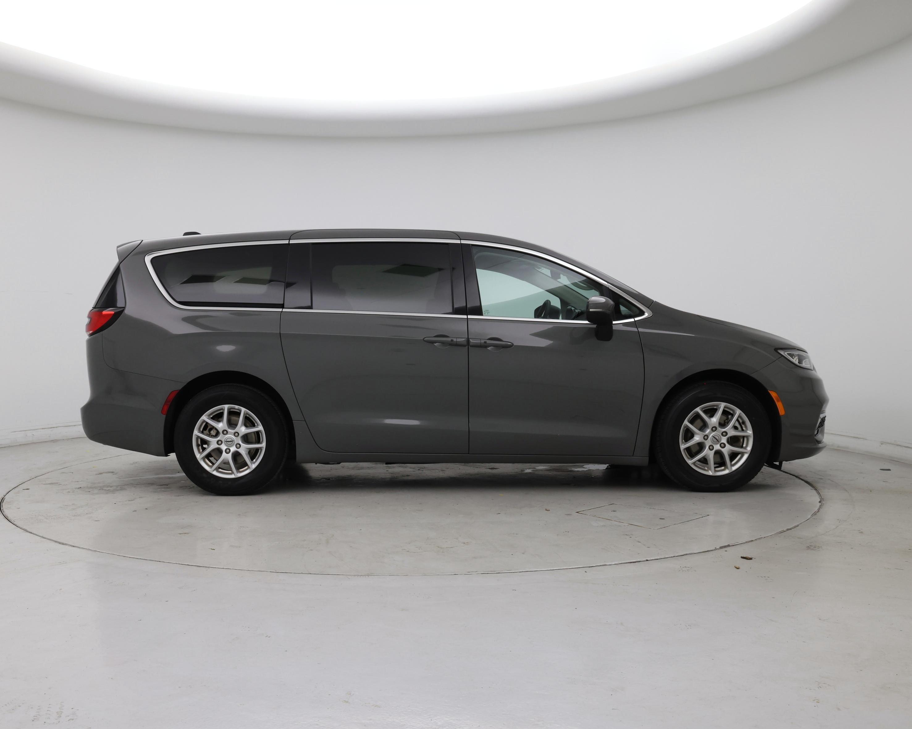 Thumbnail: 2023 Chrysler Pacifica - 7