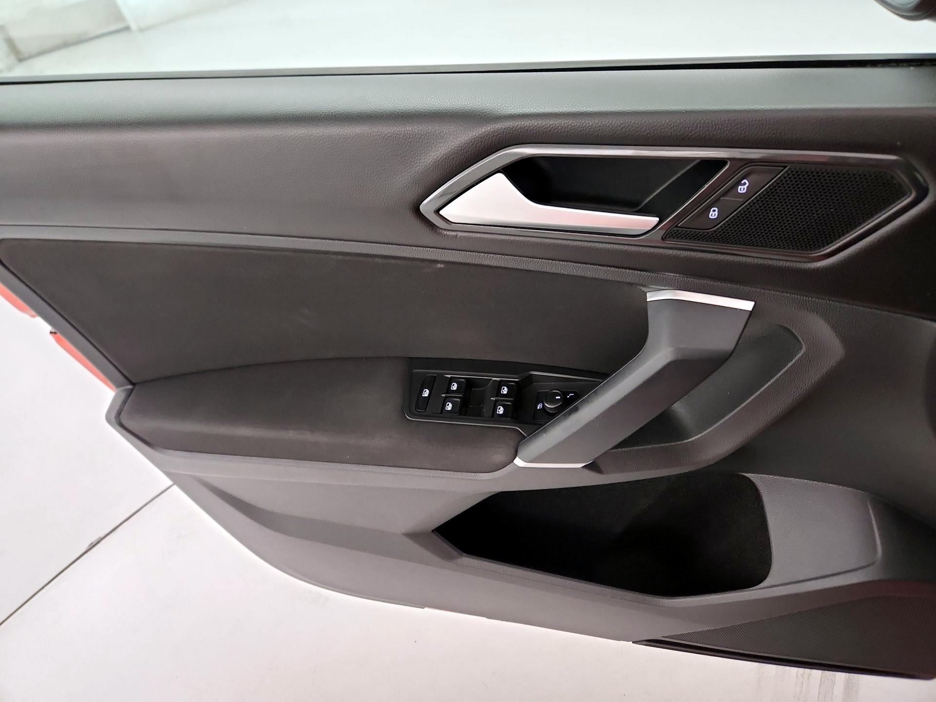 Thumbnail: 2018 Volkswagen Tiguan - 12