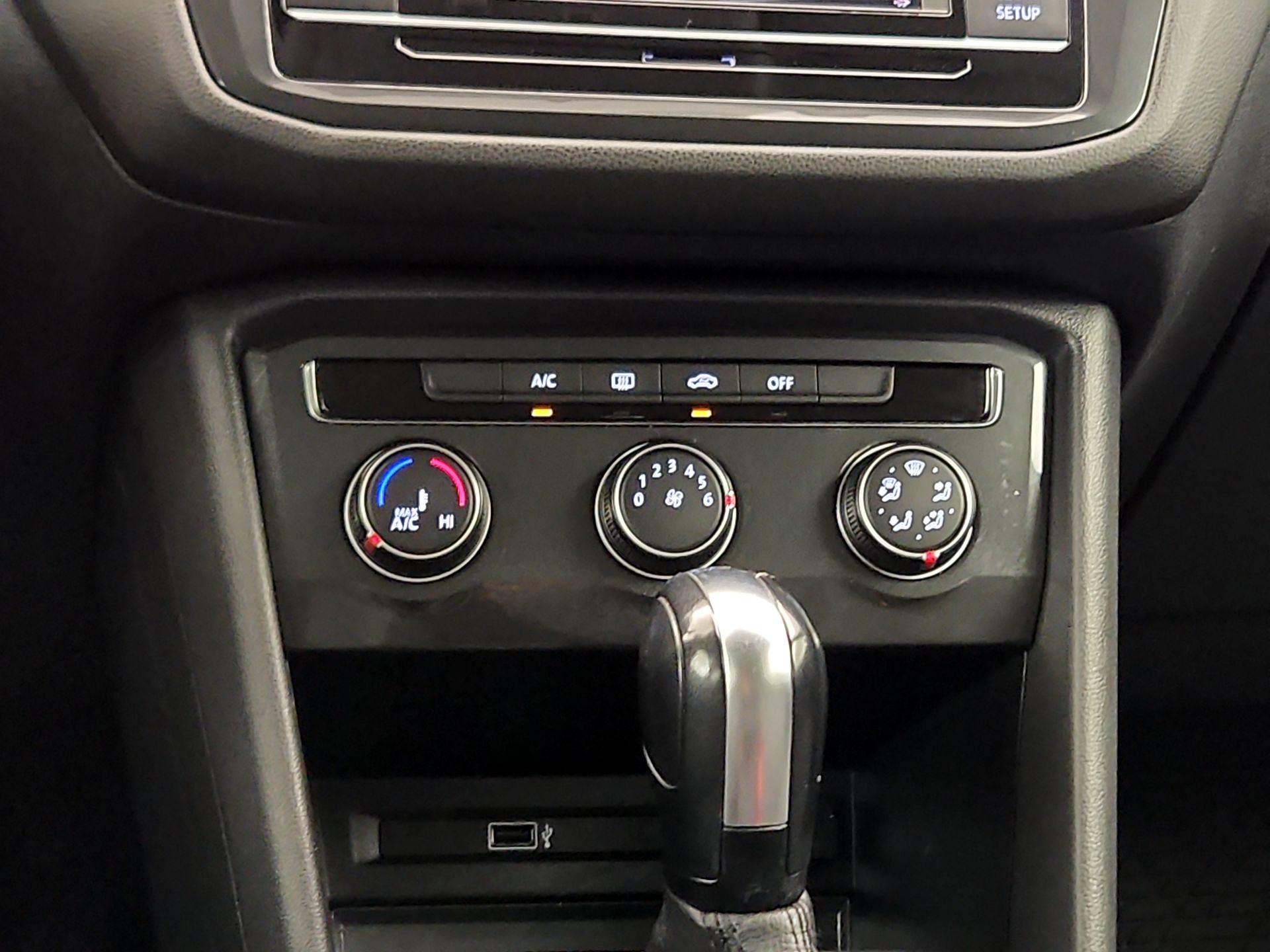 Thumbnail: 2018 Volkswagen Tiguan - 16