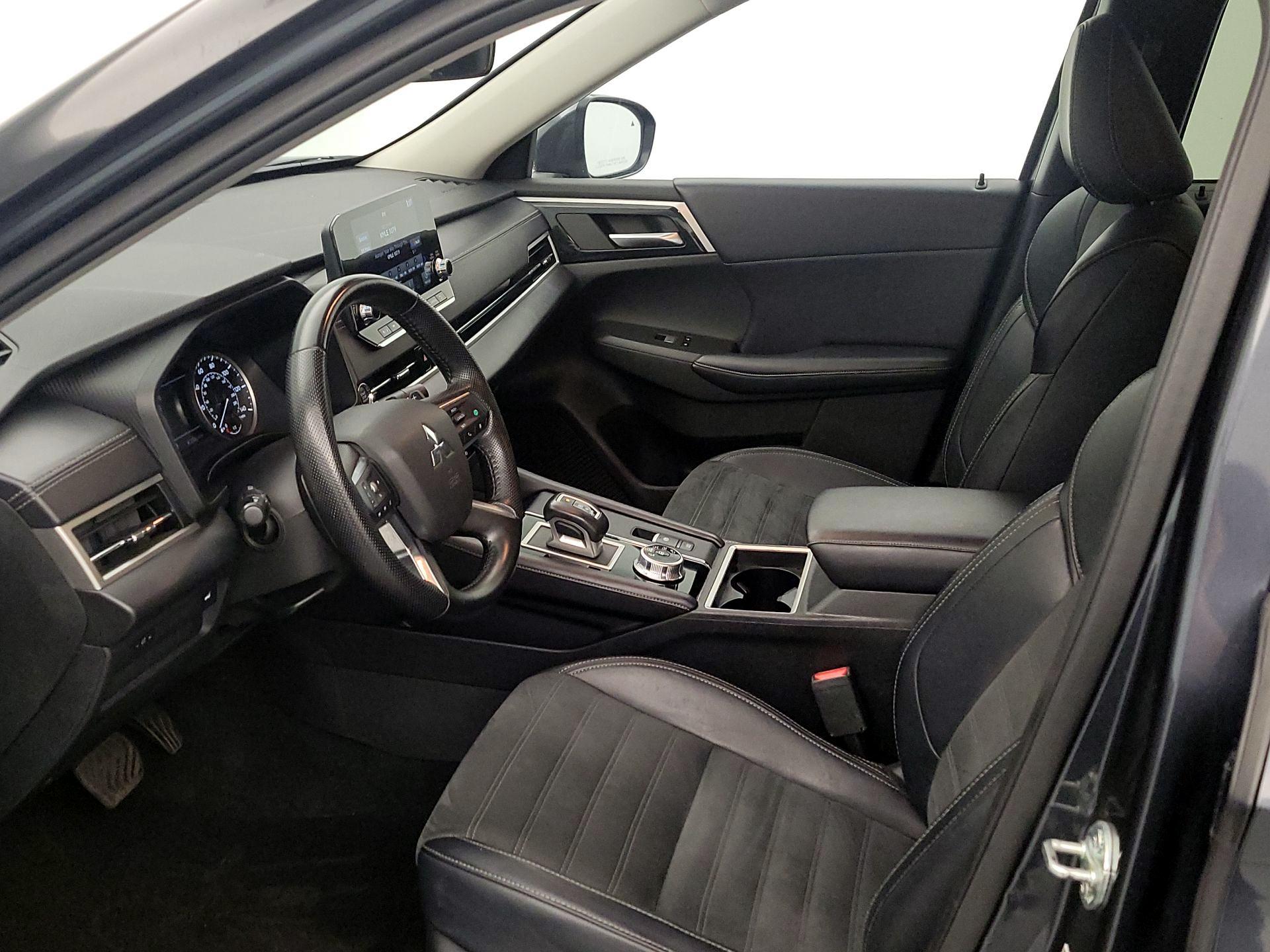 Thumbnail: 2024 Mitsubishi Outlander - 11